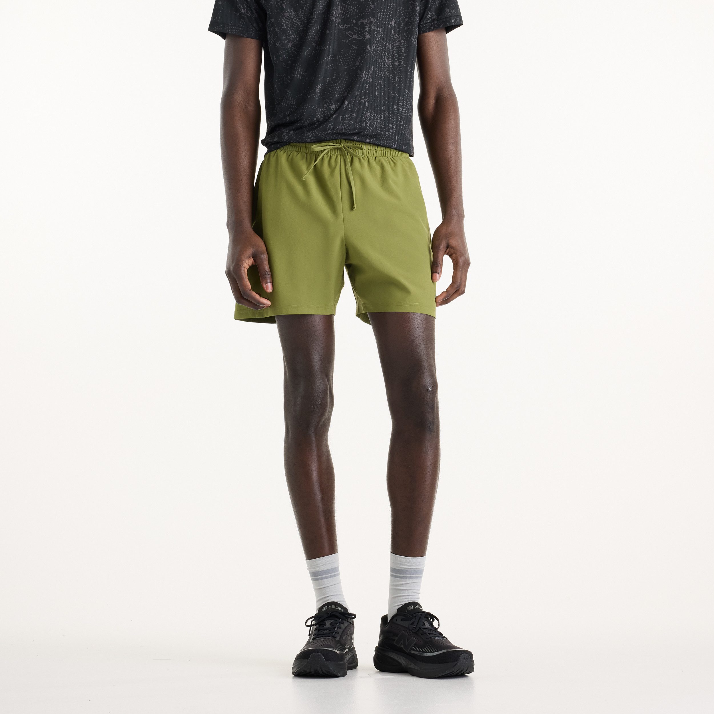 New Balance Laufshorts SPORT ESSENTIAL SHORT 5 für Laufen und Fitness, in sportlichem Stil, feuchtigkeitsabweisend