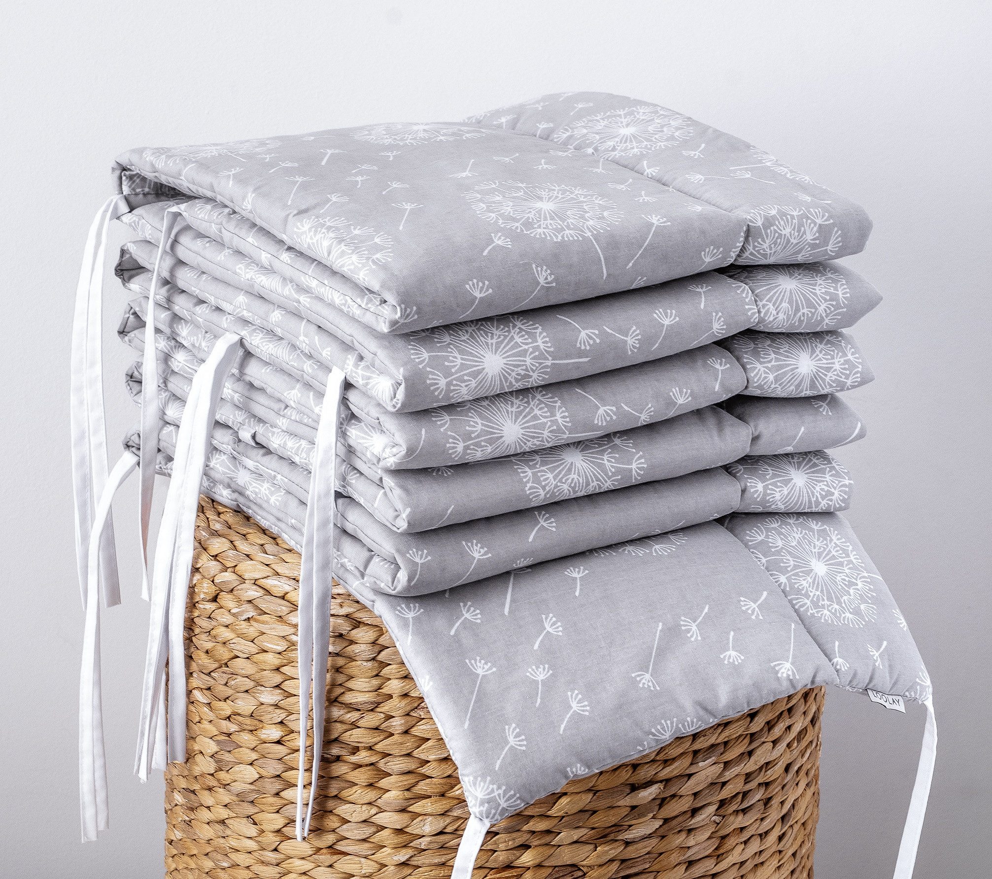 Loolay Bettnestchen PUSTELBLUME Baumwolle Grau Weiß Nestchen Babybett BETTUMRANDUNG, (TOP Qualität Babyausstattung Erstausstattung für Kinderbett 140x70 o. 120x60 cm, Umrandung Kopfschutz Bett Schutz Bettschlange 420, 360, 210, 180x30cm), BESTSELLER Premium GESCHENK für Eltern und Neugeborene Baby!