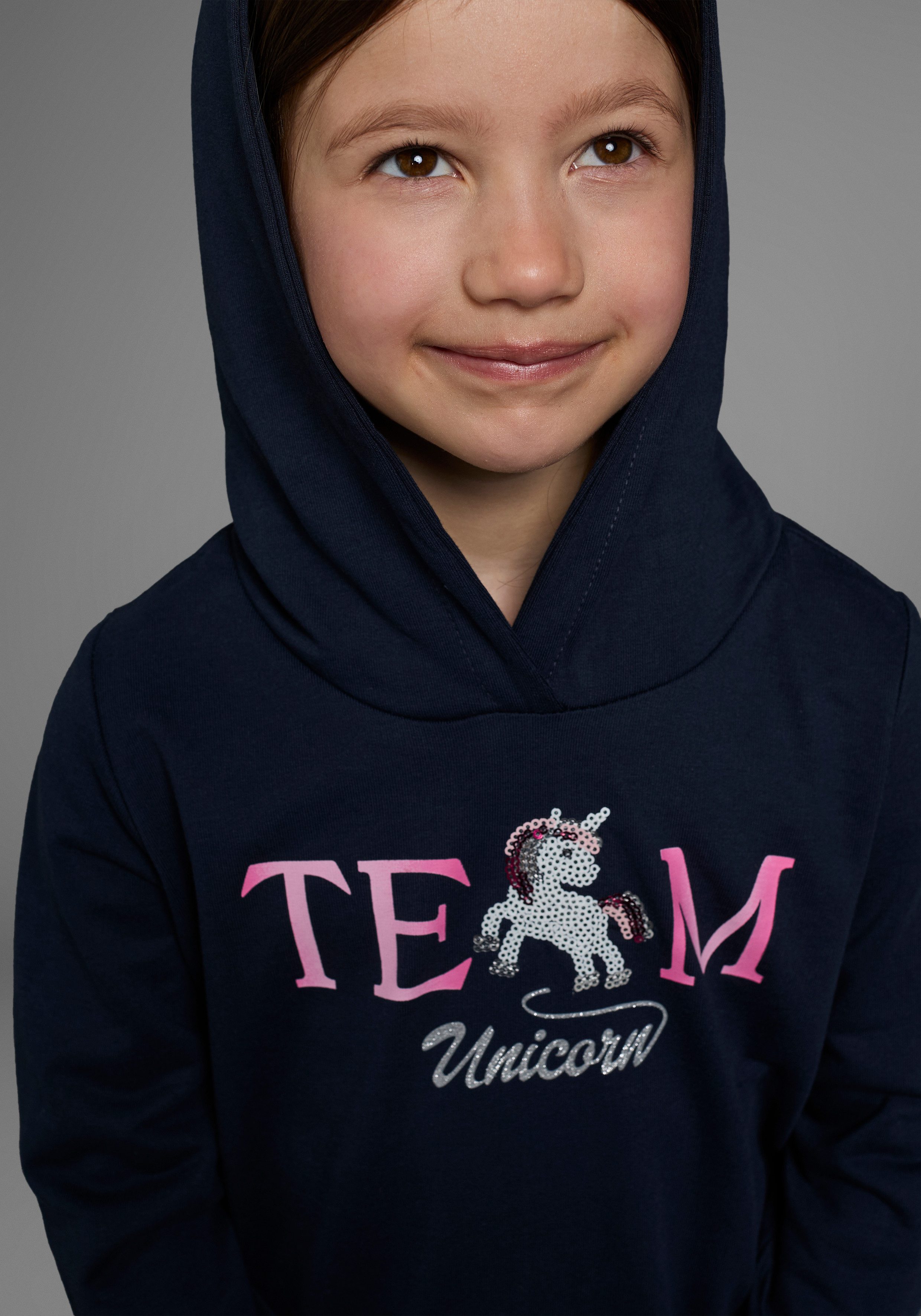 KIDSWORLD Kapuzensweatshirt, Longsweashirt mit Pailletten Langarm, Basic-Passform, mit modischem Druck, mit Kapuze