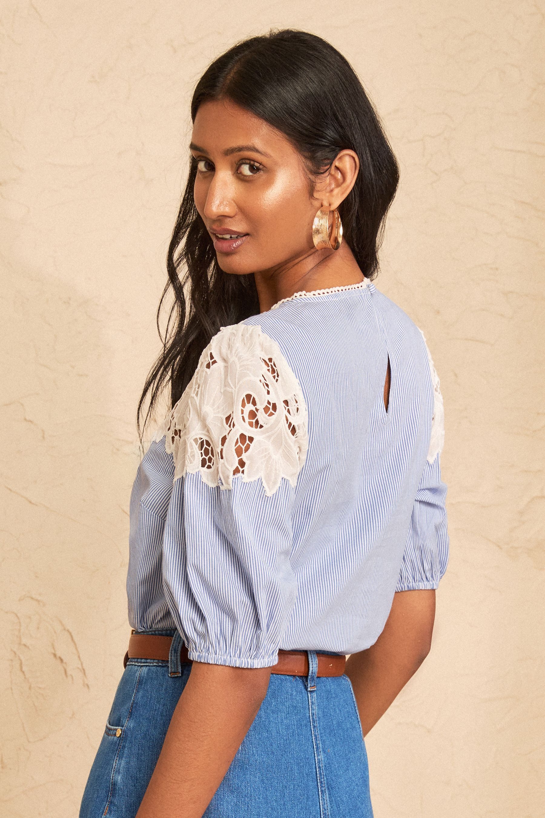 Love & Roses Kurzarmbluse Love & Roses Bluse mit Cutwork an der Passe (1-tlg) – Bild 2 von 5