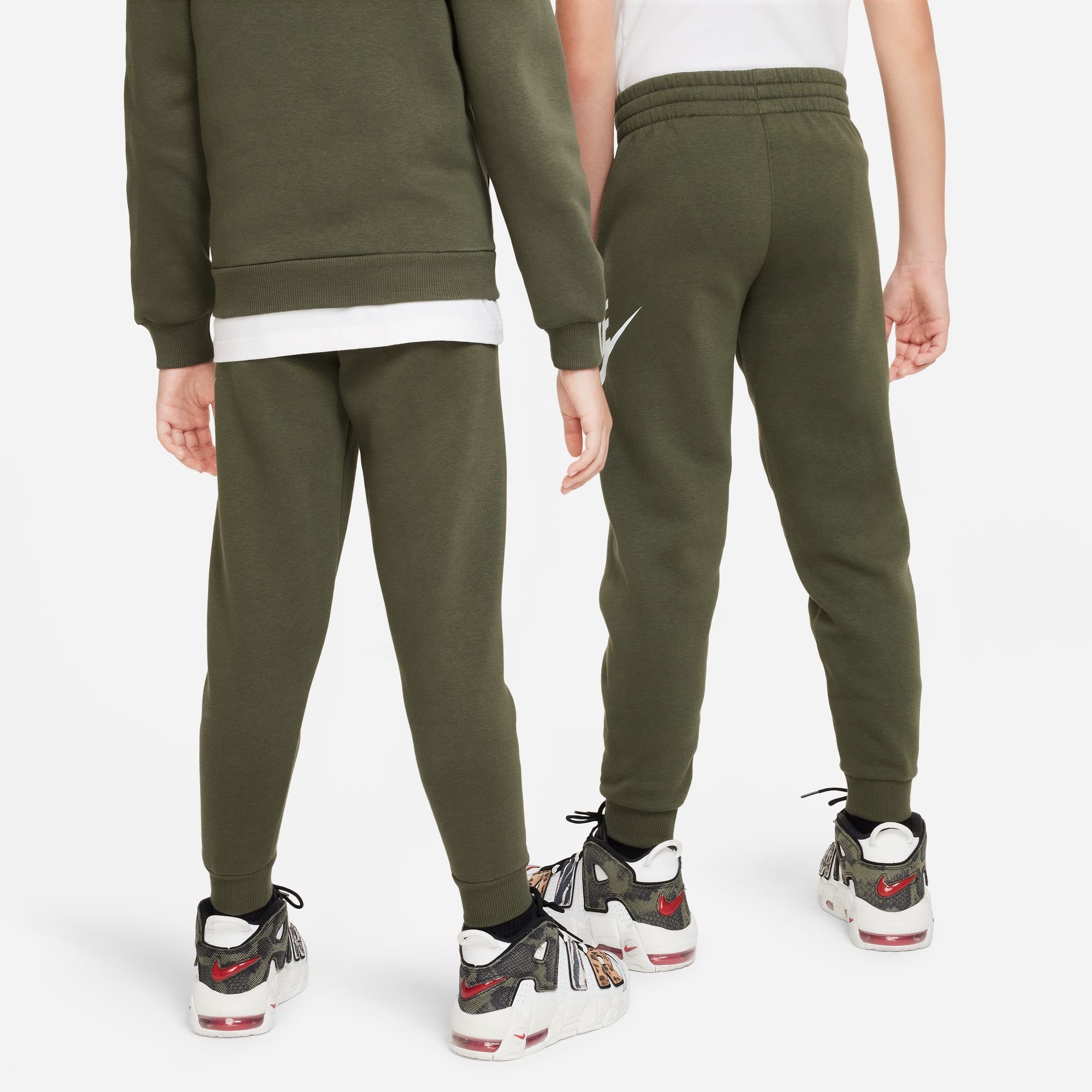FLEECE KIDS' Sportswear JOGGER PANTS Nike Jogginghose KHAKI/WHITE BIG CARGO CLUB