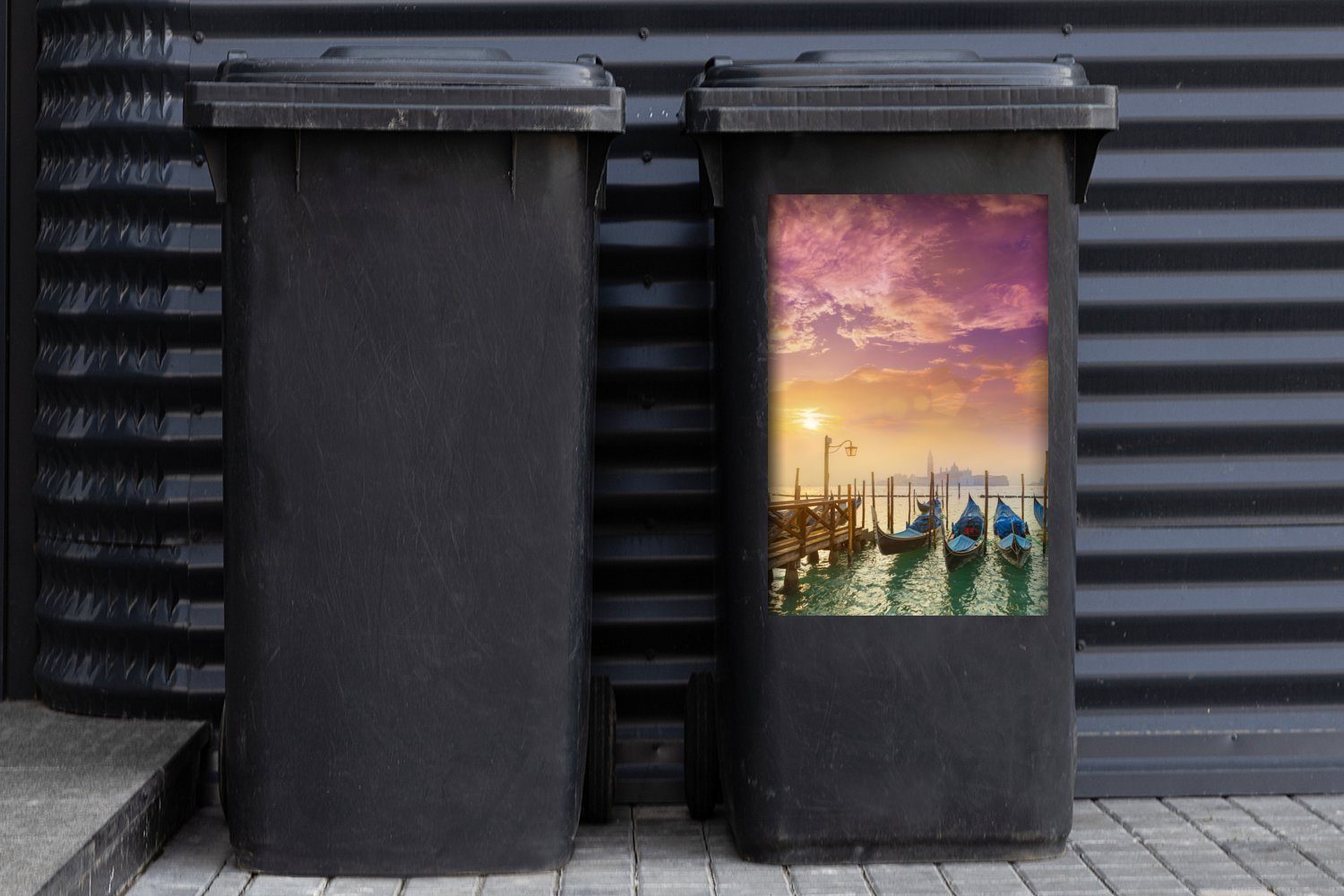 farbenfrohem Abfalbehälter St), Container, Wandsticker Sticker, Landschaftlich unter (1 Gondeln Mülltonne, Himmel gestaltete Mülleimer-aufkleber, MuchoWow