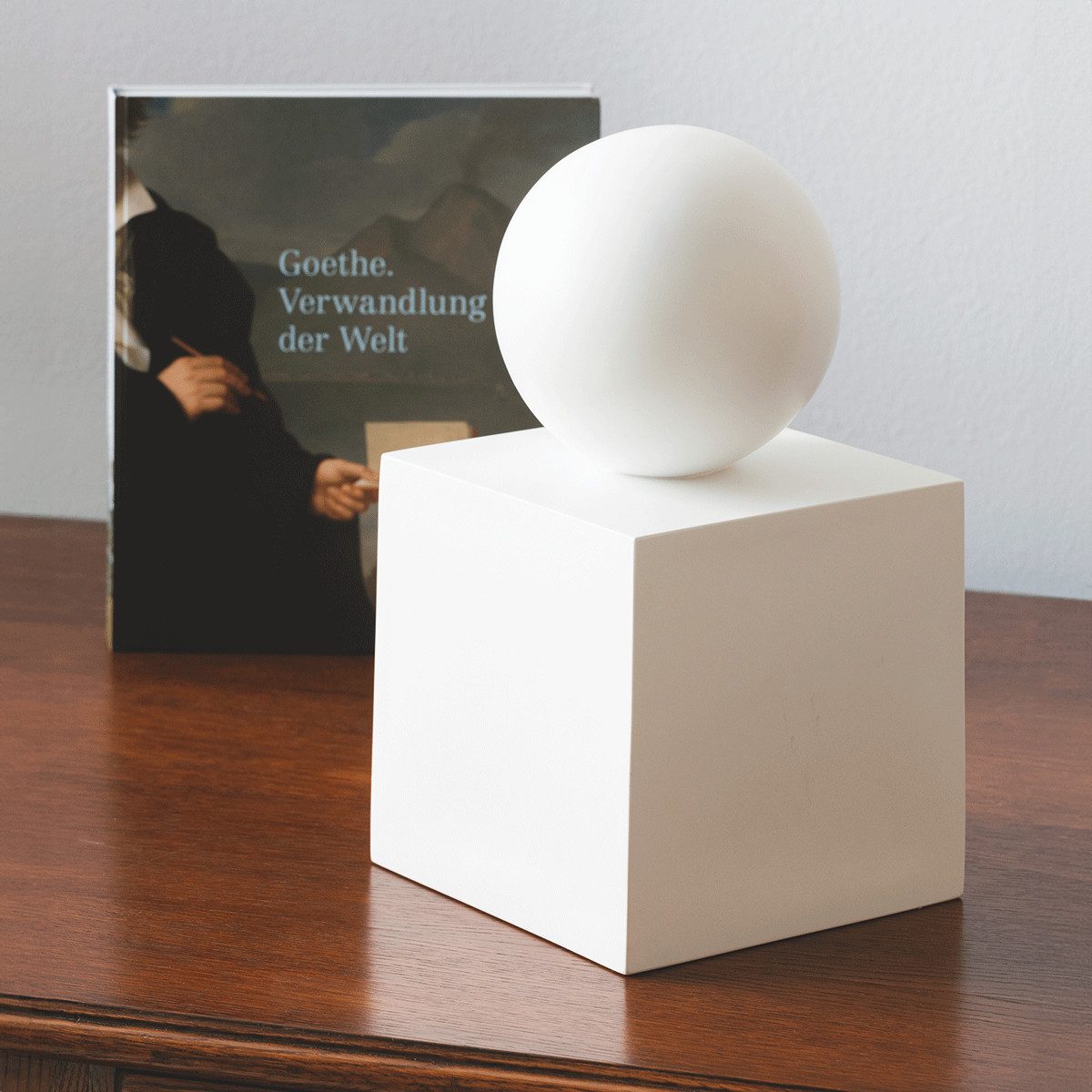 Skulptur Replik Goethes »Stein des guten Glücks«, weiß.