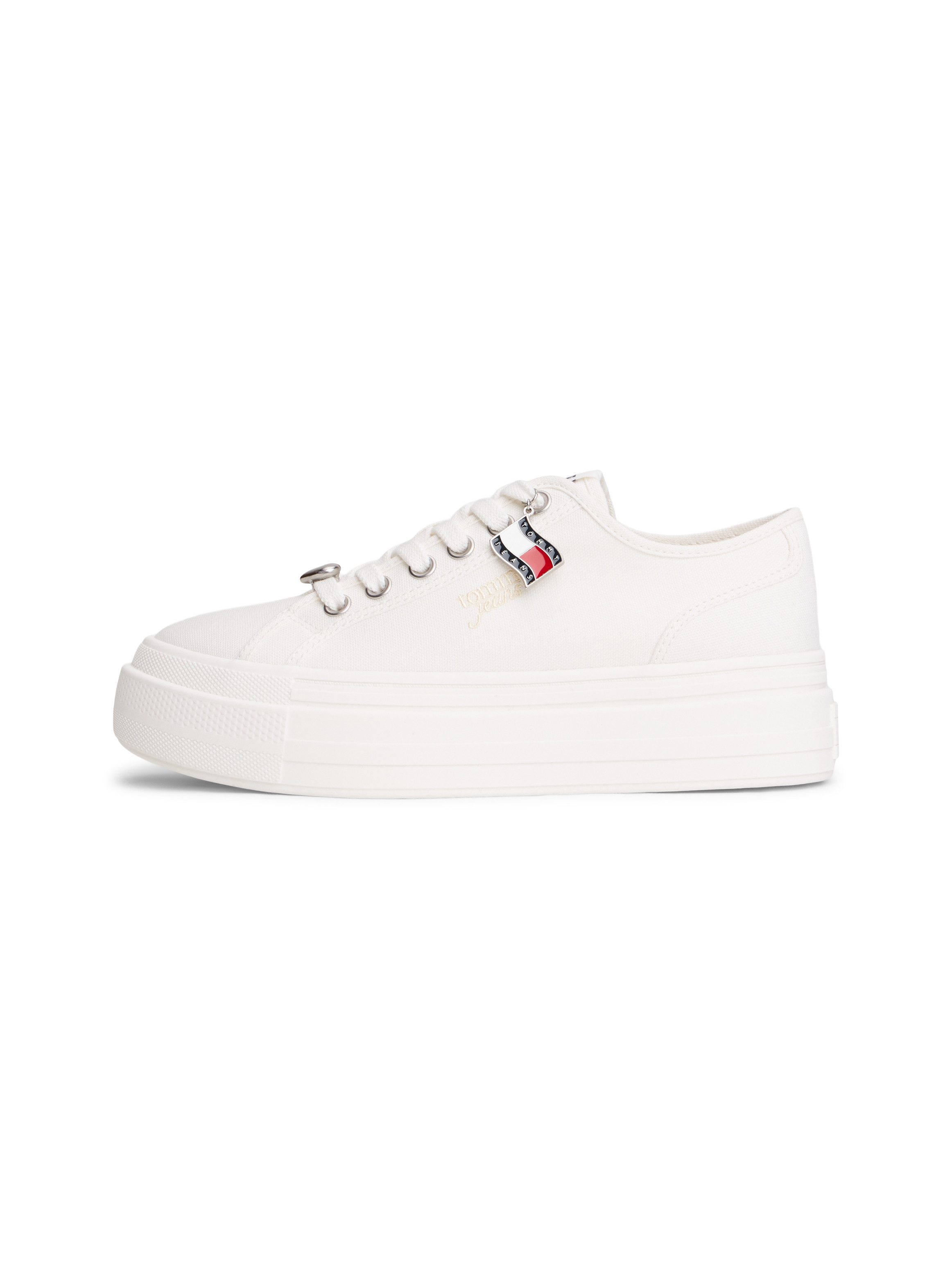 Tommy Jeans TJW FLATFORM SNEAKER CHARMS Plateausneaker Halbschuh, Schnürer, Freizeischuh mit kleiner TJ-Flagge als Anhänger – Bild 5 von 5