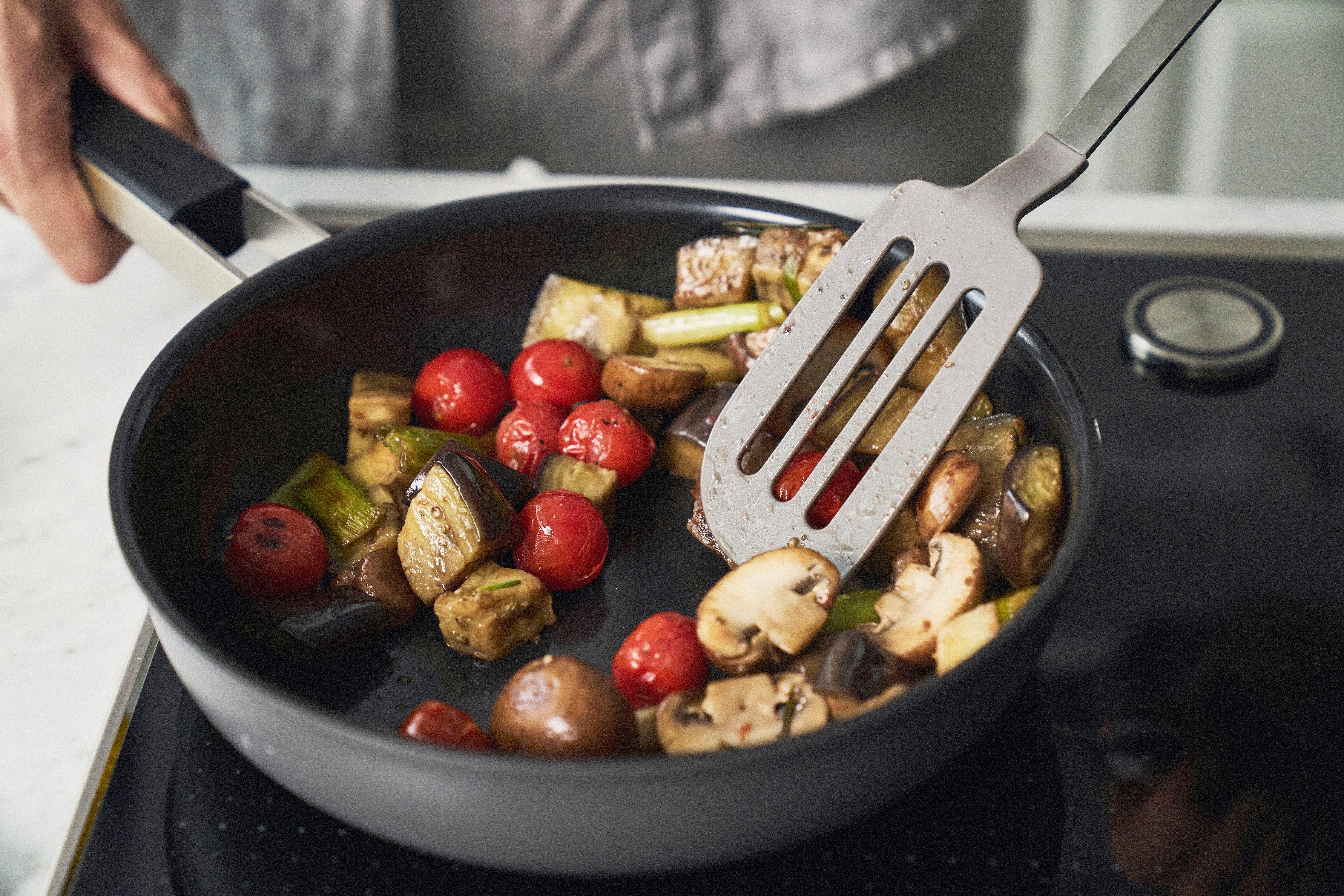 Zwilling Bratpfanne Pure, Edelstahl 18/10 (1-tlg), Keramikbeschichtung, Stay-Cool Griffe, Edelstahl