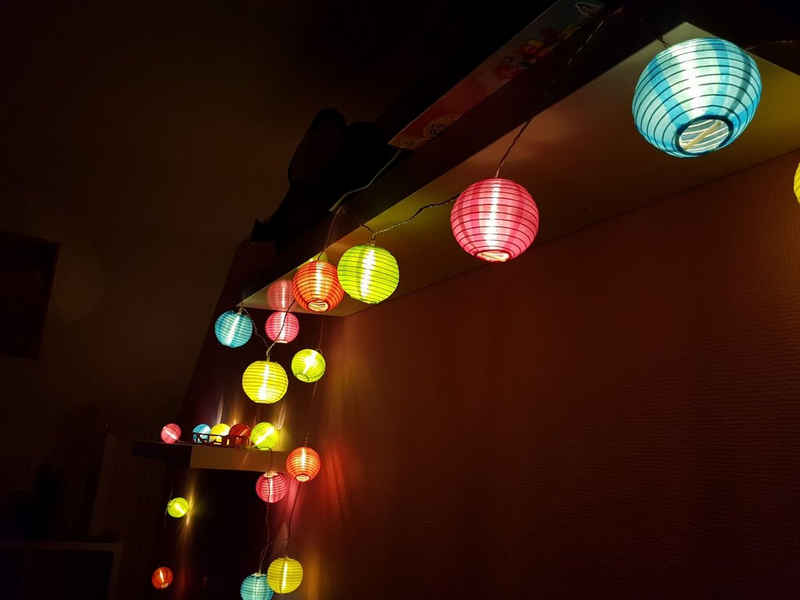 Spetebo LED-Lichterkette LED Garten Party Lichterkette - 475 cm -, 20-flammig, Deko Beleuchtung mit 20 bunten Lampions
