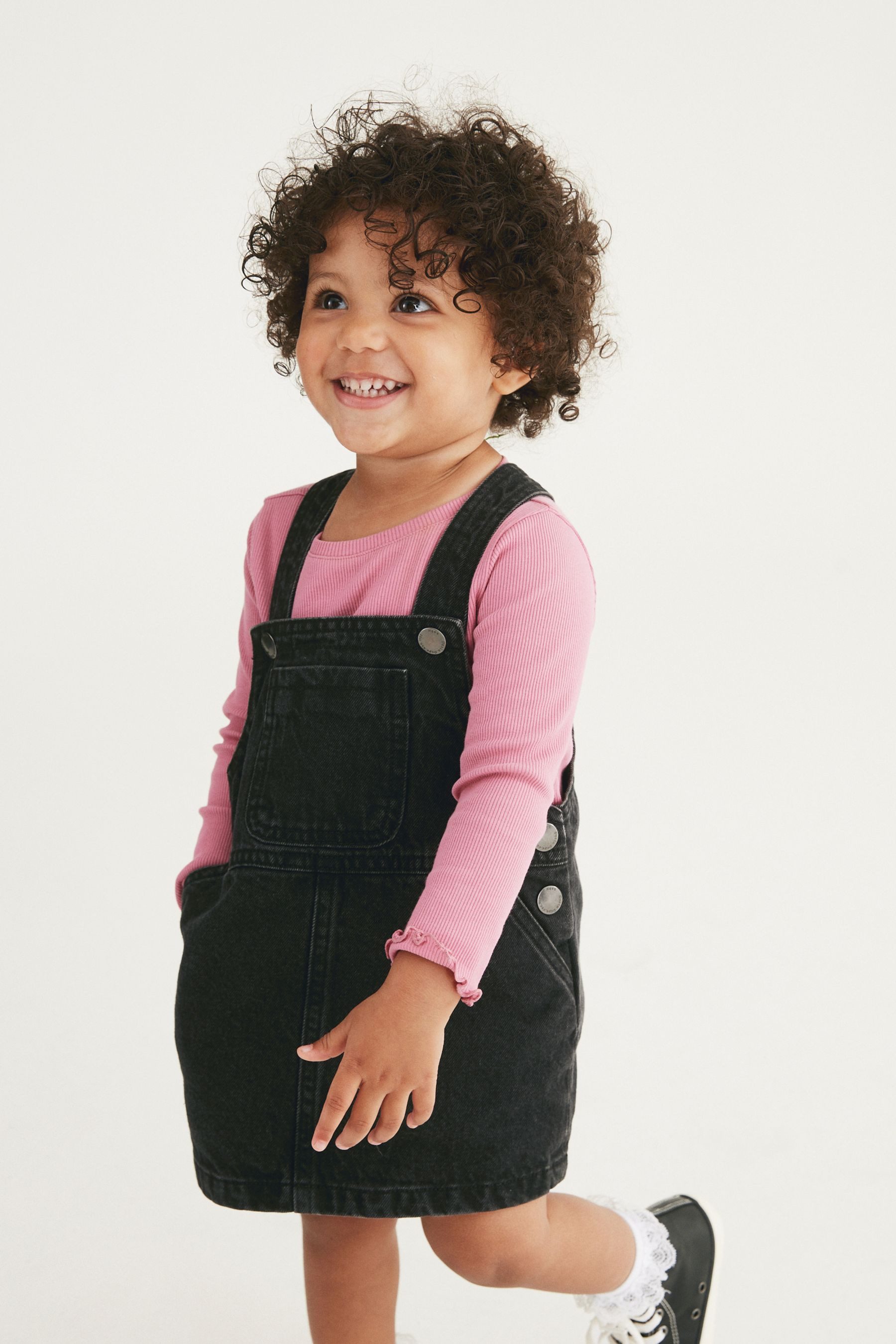 Next Latzkleid Trägerkleid aus Denim (1-tlg)