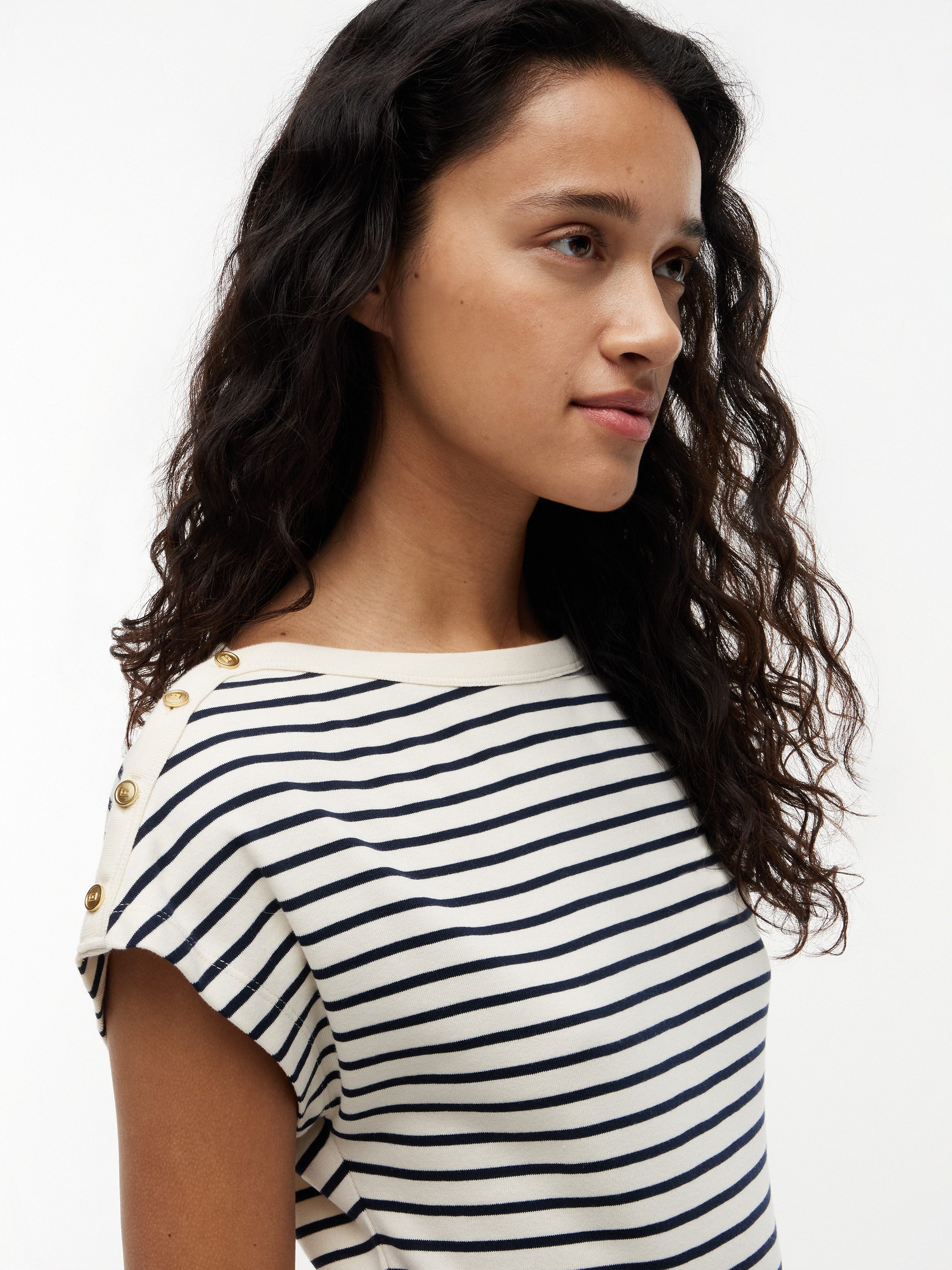 Tommy Hilfiger Kurzarmshirt GOLD BTN CAP-SLV BOAT-NK TEE Baumwolle, mit goldfarbenen Knöpfen