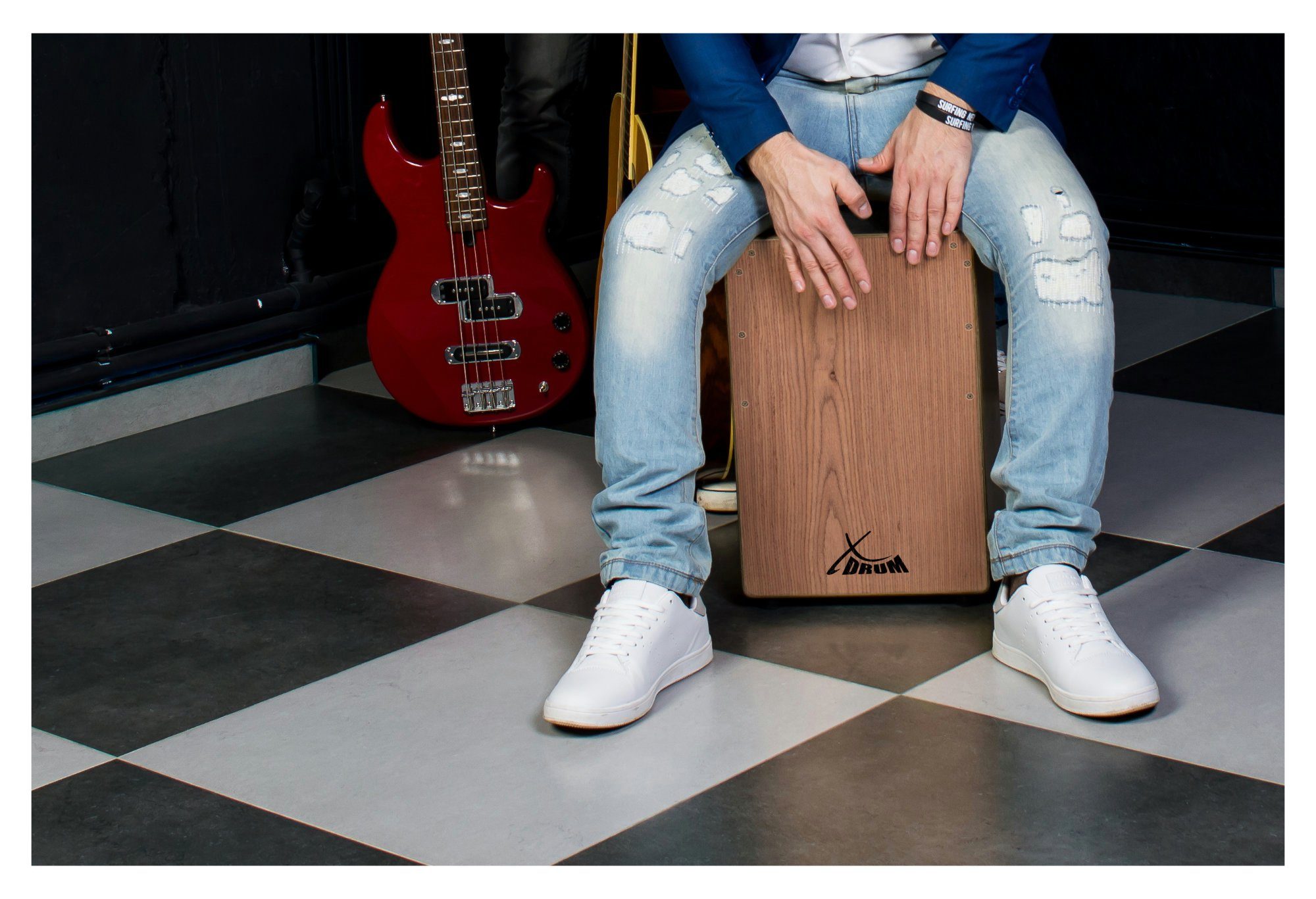 XDrum Cajon "El Bajo" Bass Port Black / Walnut,Trommelkiste, Inkl. Tragetasche, Durchsetzungsstarker Bass & Snare Teppich