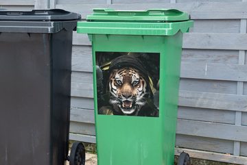 MuchoWow Wandsticker Tiger - Blumen - Kleidung (1 St), Mülleimer-aufkleber, Mülltonne, Sticker, Container, Abfalbehälter