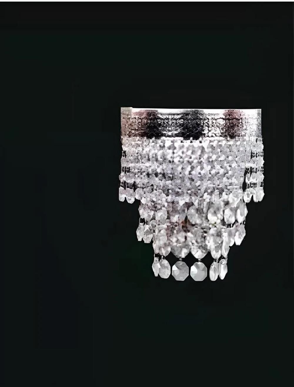Xlmoebel Wandleuchte Silberne Wandlampe mit Kristallakzenten und eleganter Optik, Keine Funktionen, Hergestellt in Europa