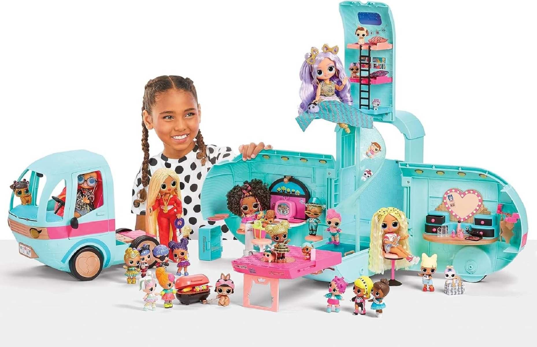 MGA Minipuppe L.O.L. Surprise OMG Glam N’ Go Camper Playset 4-in-1 Spielset Pool 4+