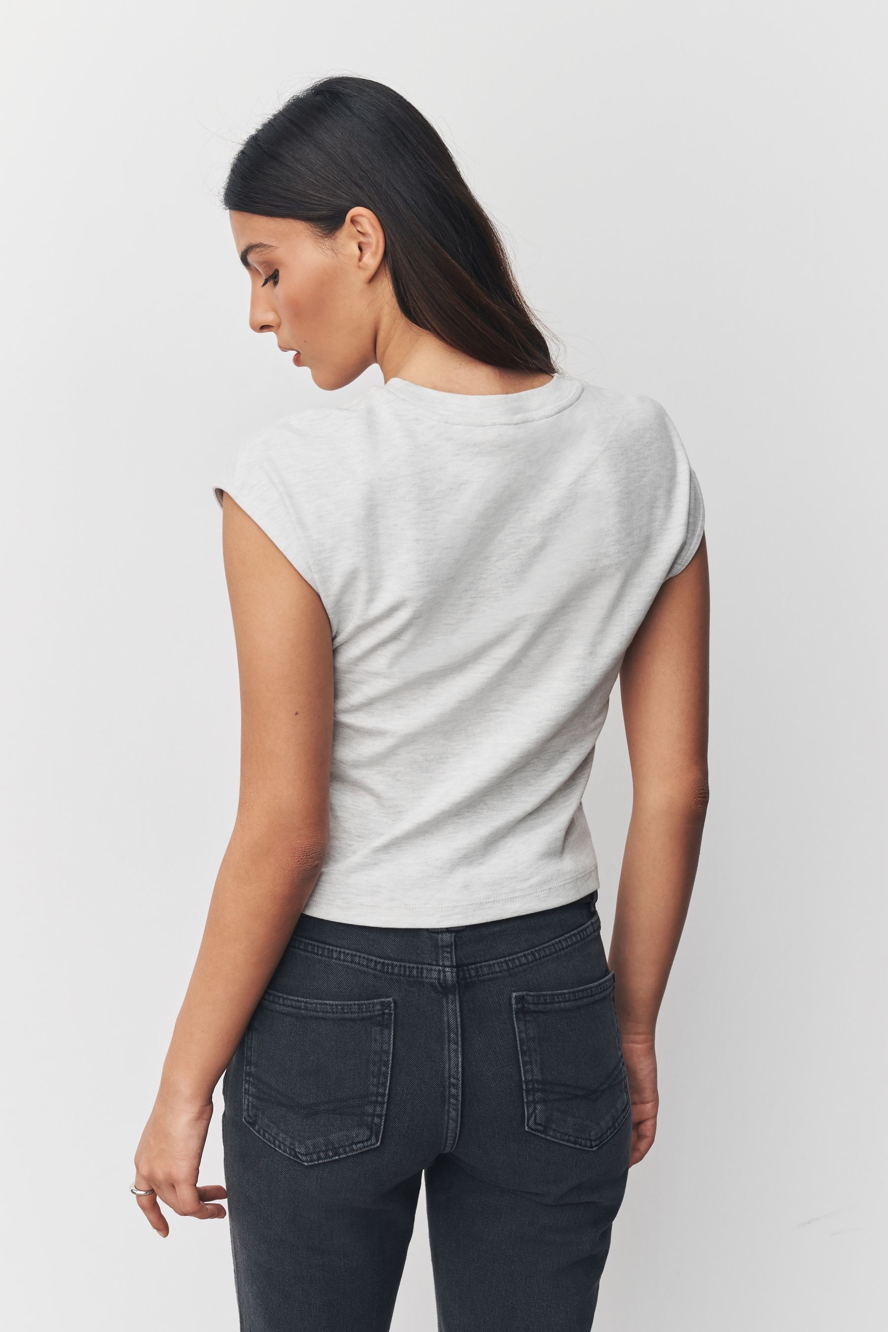Next T-Shirt Körpernahes T-Shirt mit Rundhalsausschnitt (1-tlg) – Bild 2 von 5