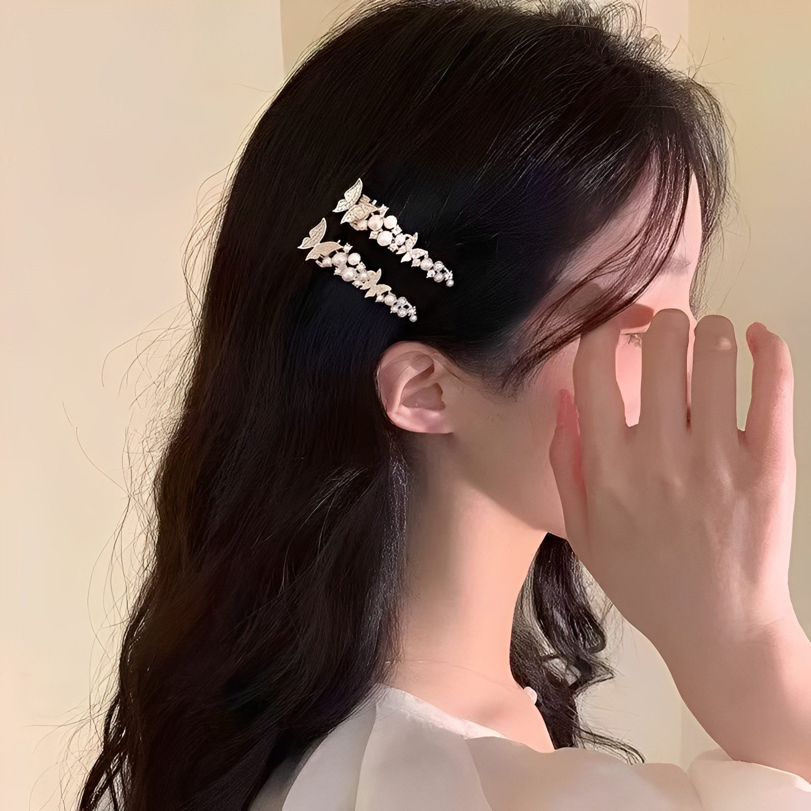 The Beauty House Haarspange Luxuriöse Haarspange mit Schmetterling, Perlen & Strass, 1 Stück, Eleganter Haarschmuck für Damen, Hochzeit, Party & Alltag