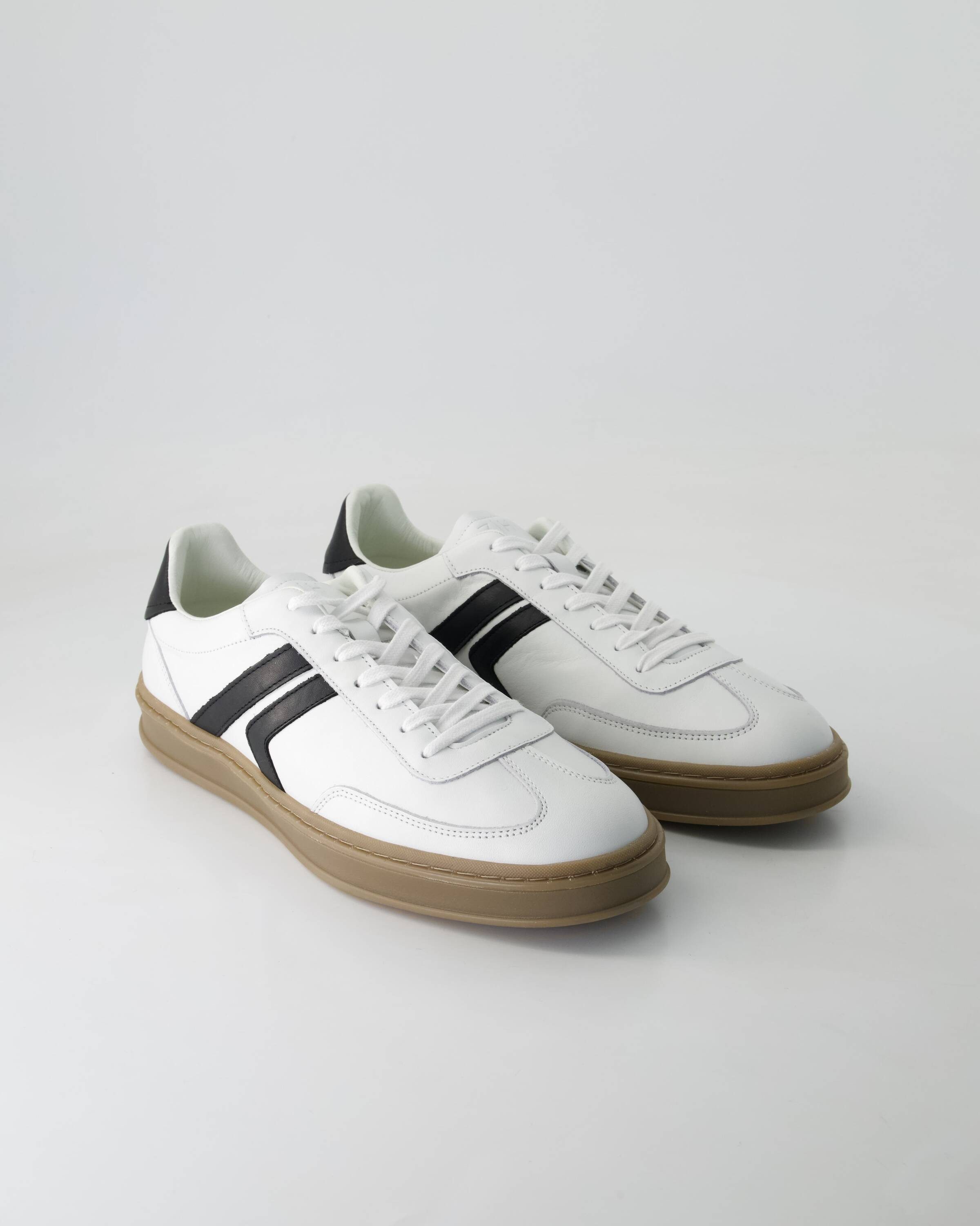 8880-01 Sneaker
