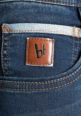 Bruno Banani Jeansshorts (Set, 2-tlg., mit Band) mit modischer Hosenkette