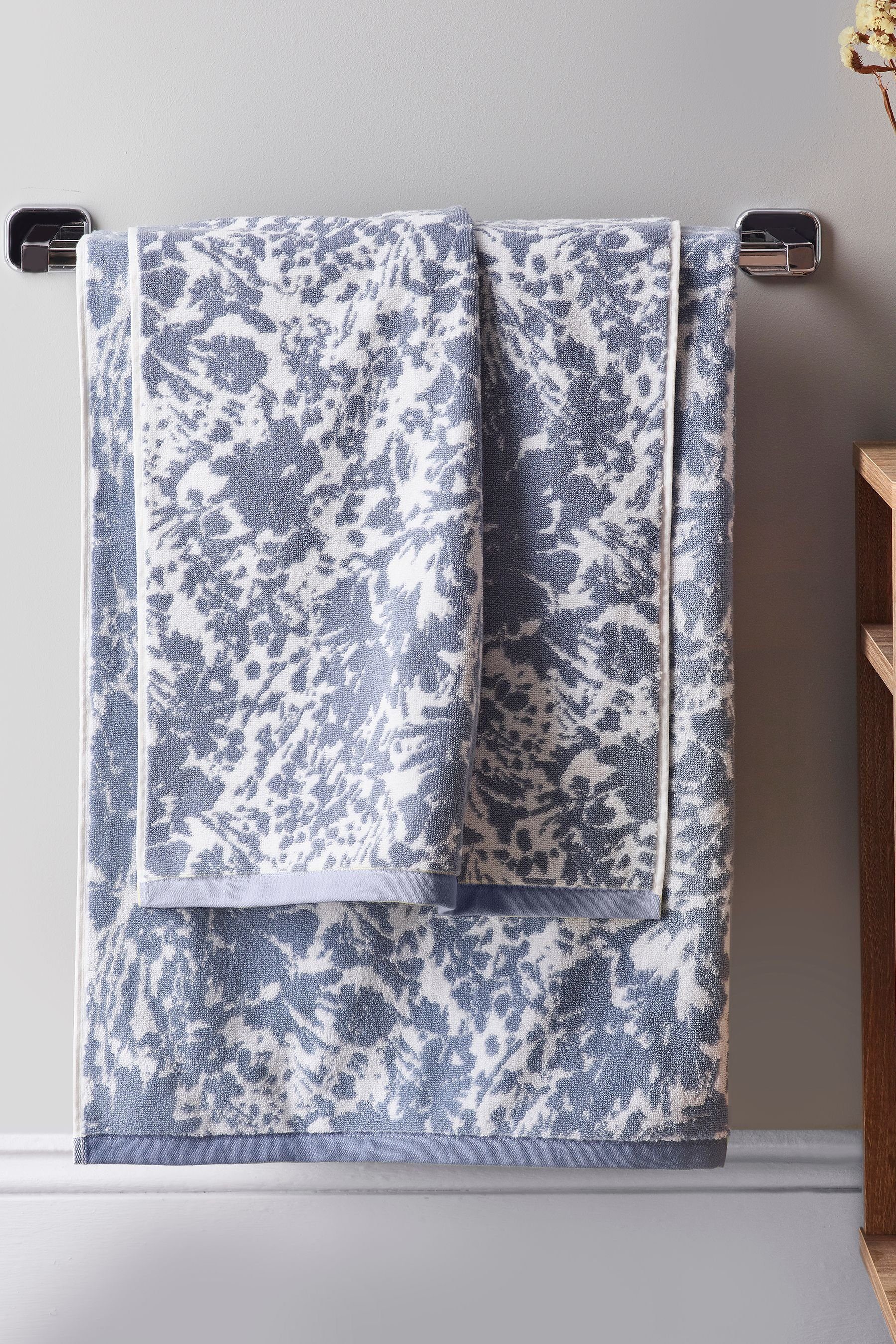 Next Handtuch Handtuch mit Blumenmuster, (1-St), »NEXT« - Die englische  Marke für Haus und Familie