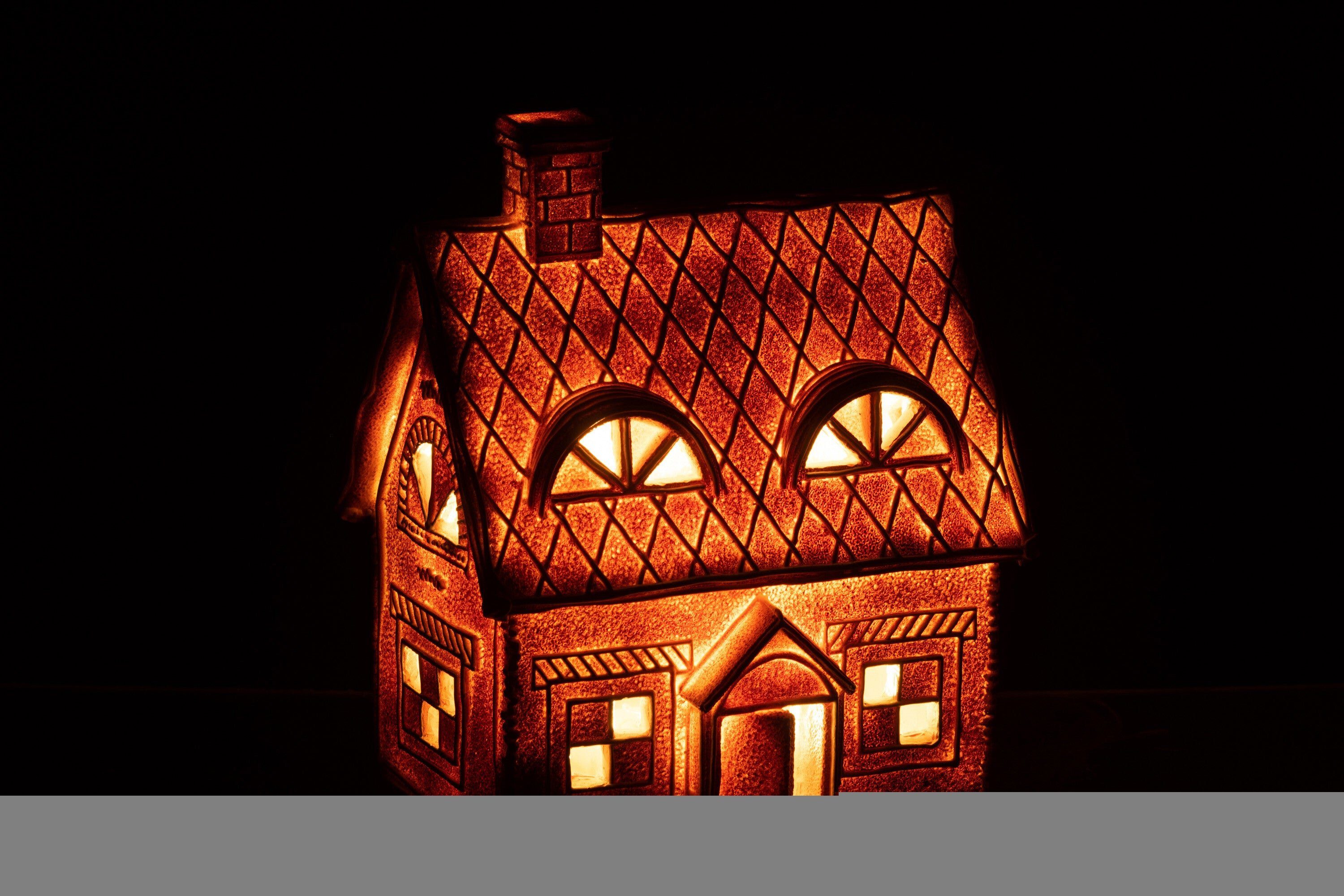 Festliche Lebkuchenhaus Dekoobjekt - GILDE Weihnachtsdekoration beleuchtetes aus Po LED
