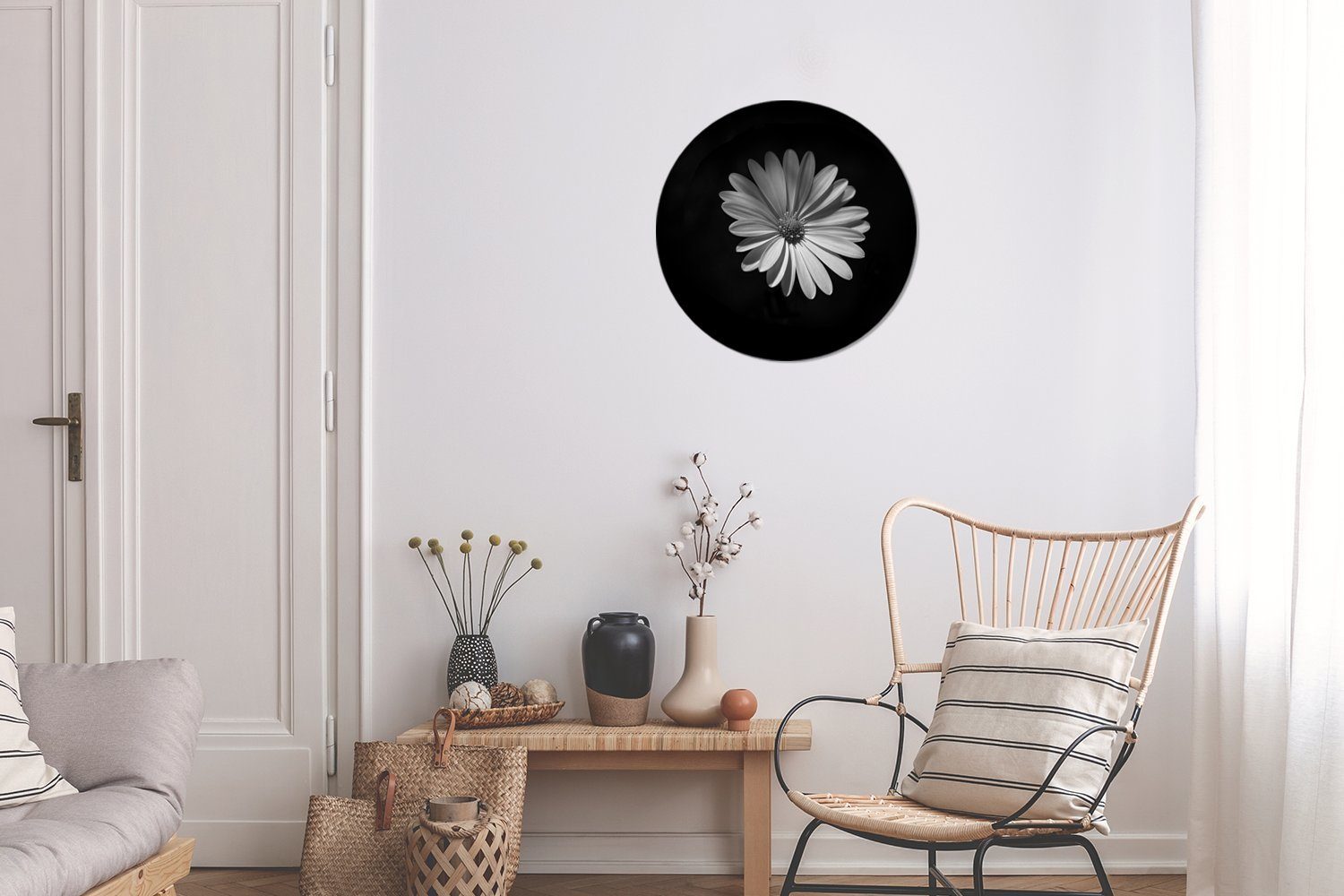 Ein Wohnzimmer, weißes (1 Wandbild, auf Gänseblümchen Rundes MuchoWow 30x30 Kreis Forex, cm schwarzem St), Wanddekoration Hintergrund, Gemälde
