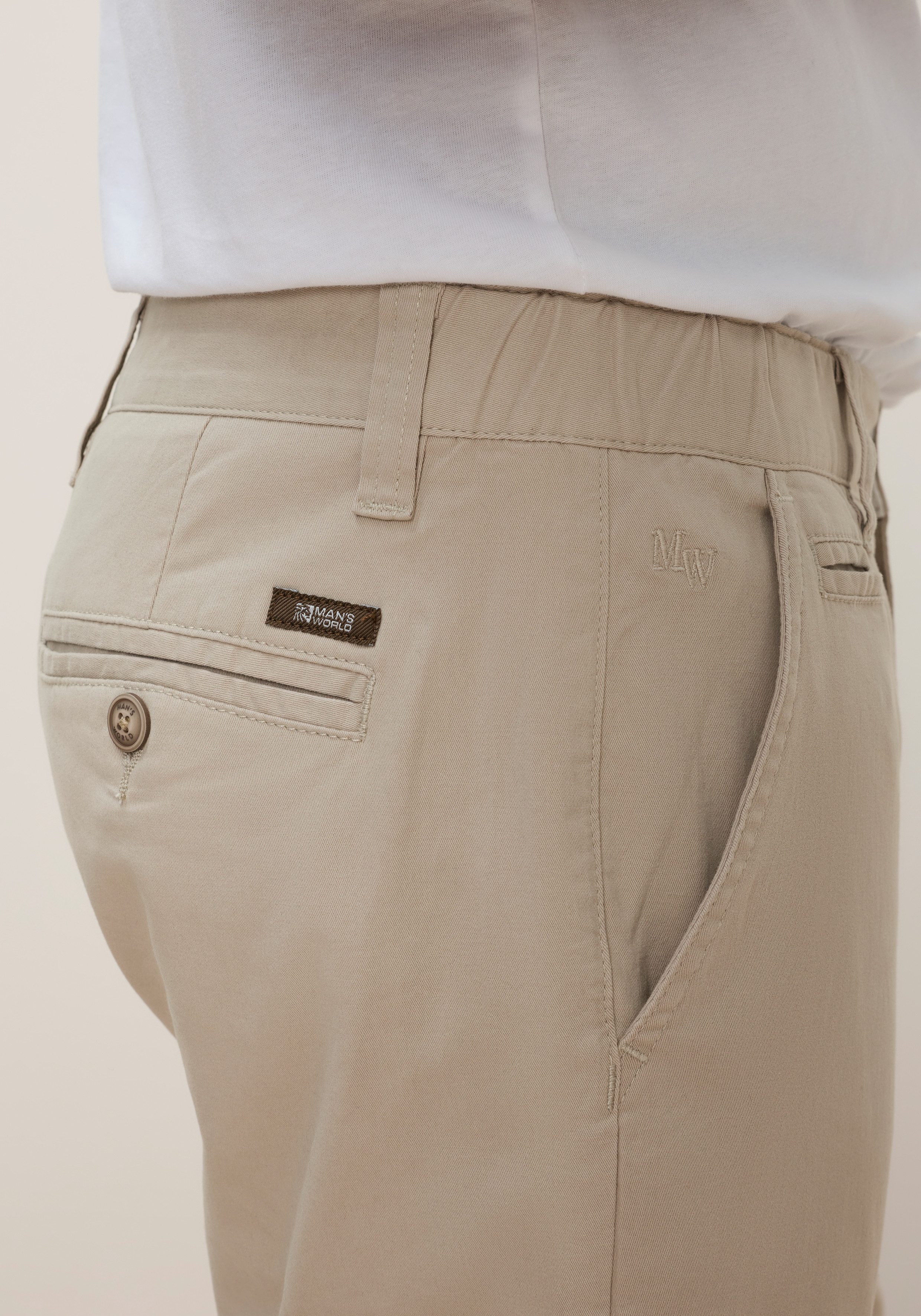 Man's World Chinohose "Classic Fit" mit verdecktem Dehnbund Das Must-have der Saison: Klassische Chino, angesagte Farben – Bild 4 von 5