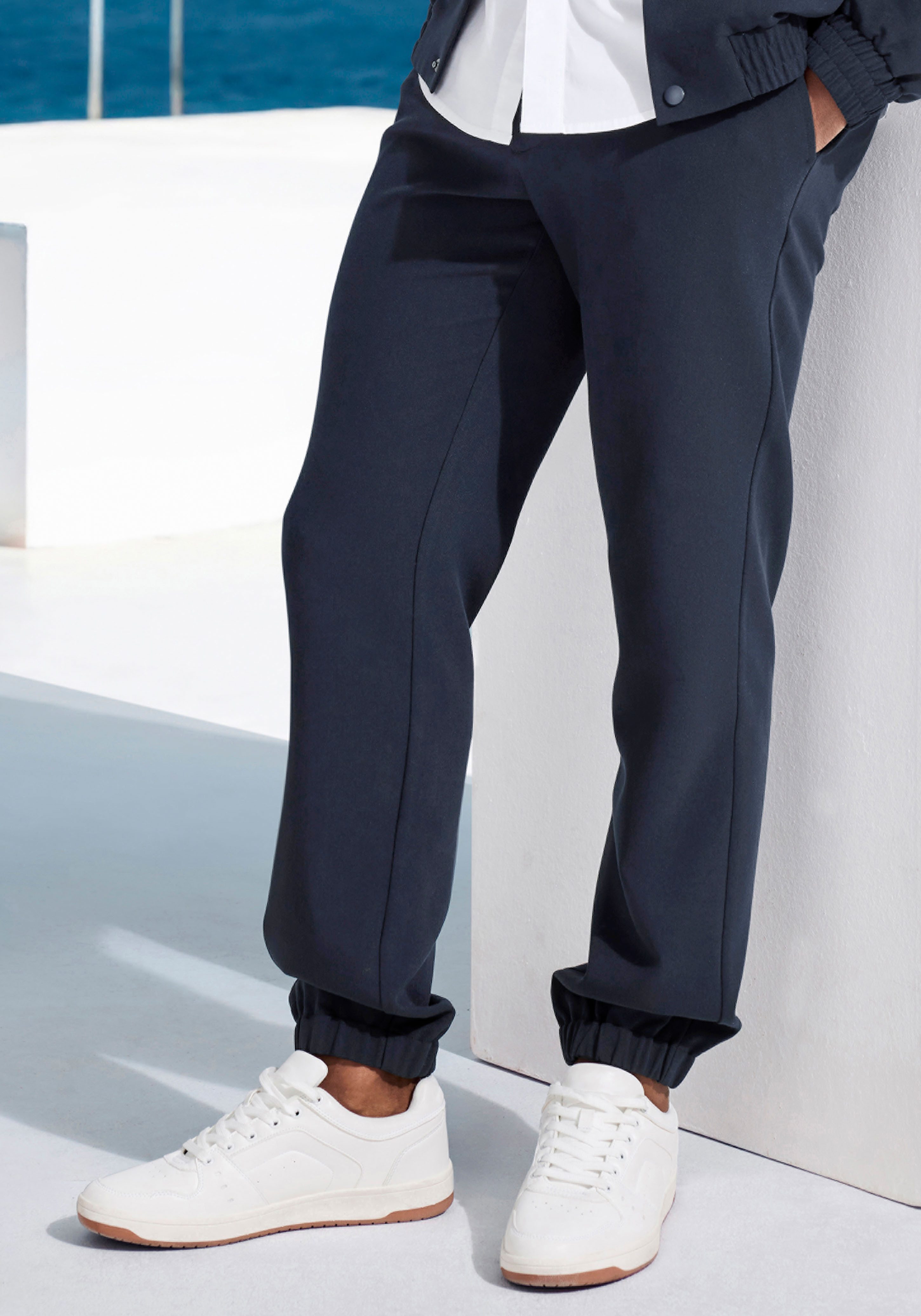 John Devin Stoffhose mit elastischen Bündchen, aus leicht dehnbarer Webqualität