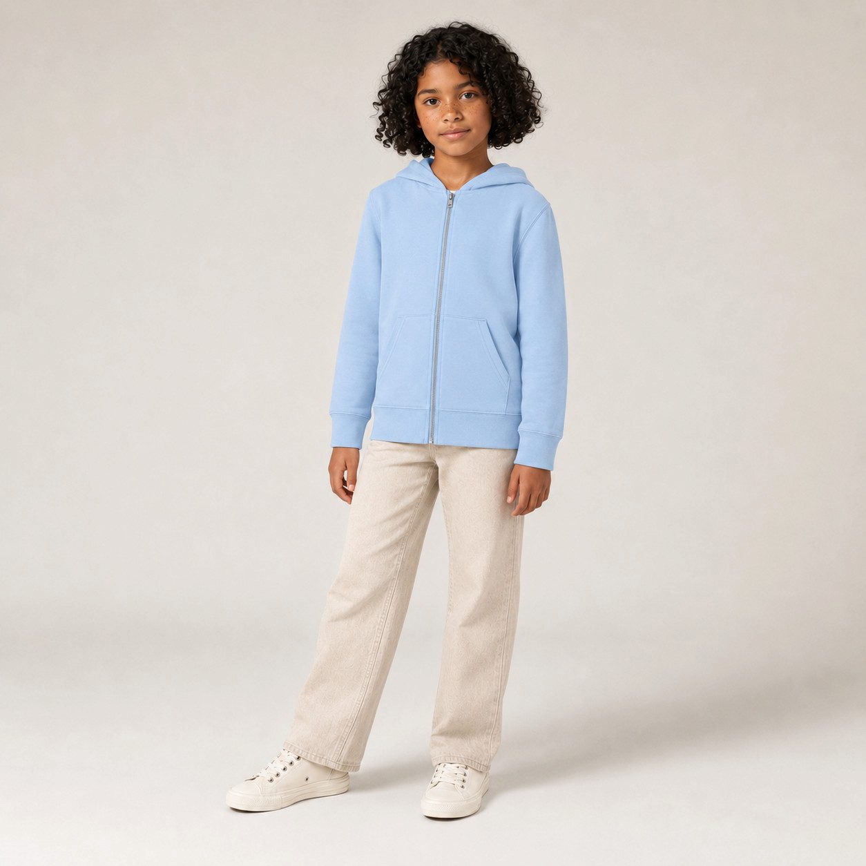 Sitztgut Kapuzensweatjacke Kinder Zip-Hoodie aus Bio-Baumwolle (1-tlg) Doppellagige Kapuze, Metallreißverschluss und Kängurutaschen