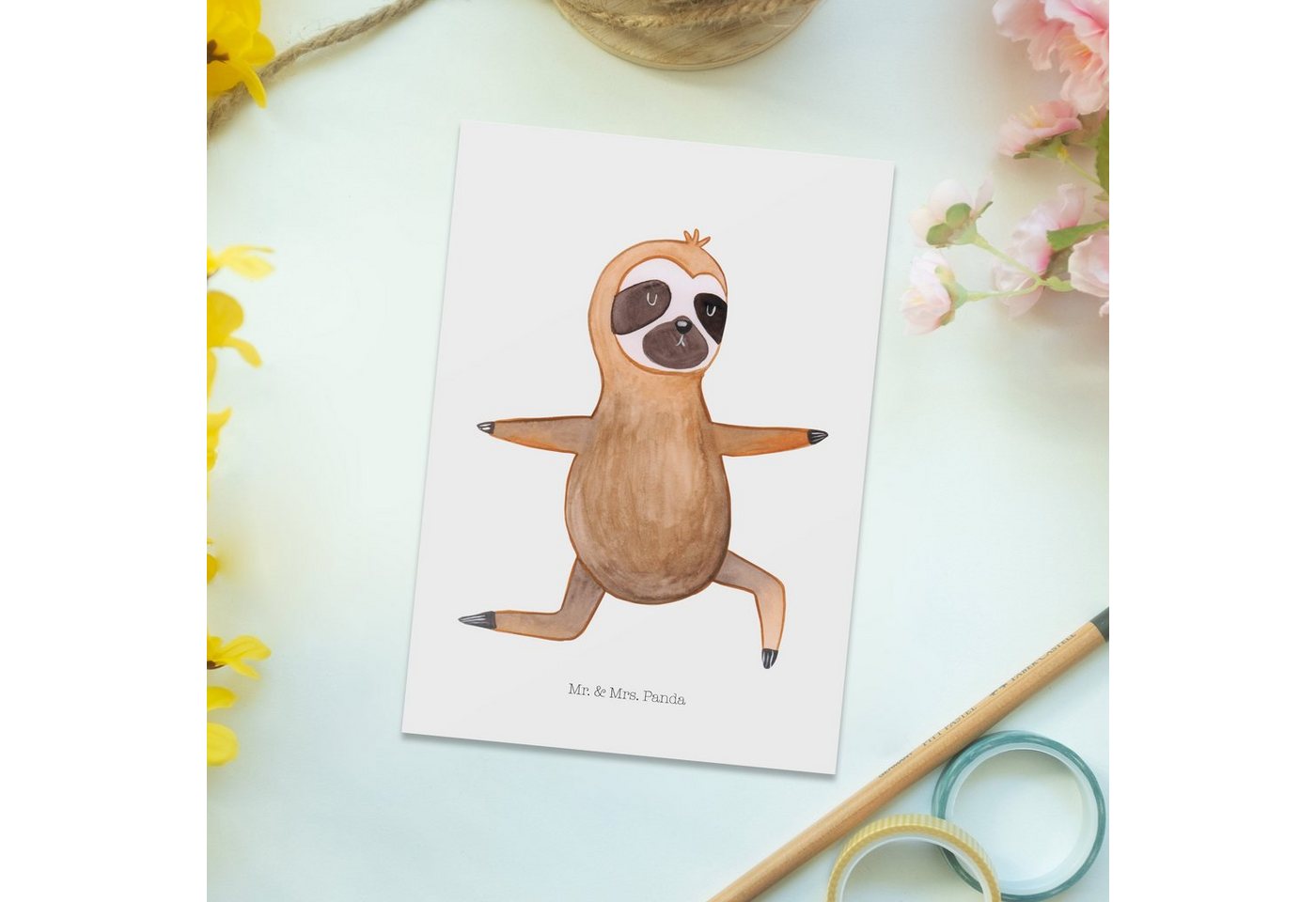 Thumbnail - Mr. & Mrs. Panda Postkarte Faultier Yoga - Weiß - Geschenk, Krieger, Faultier Geschenk, Entspann, Charmante Designs