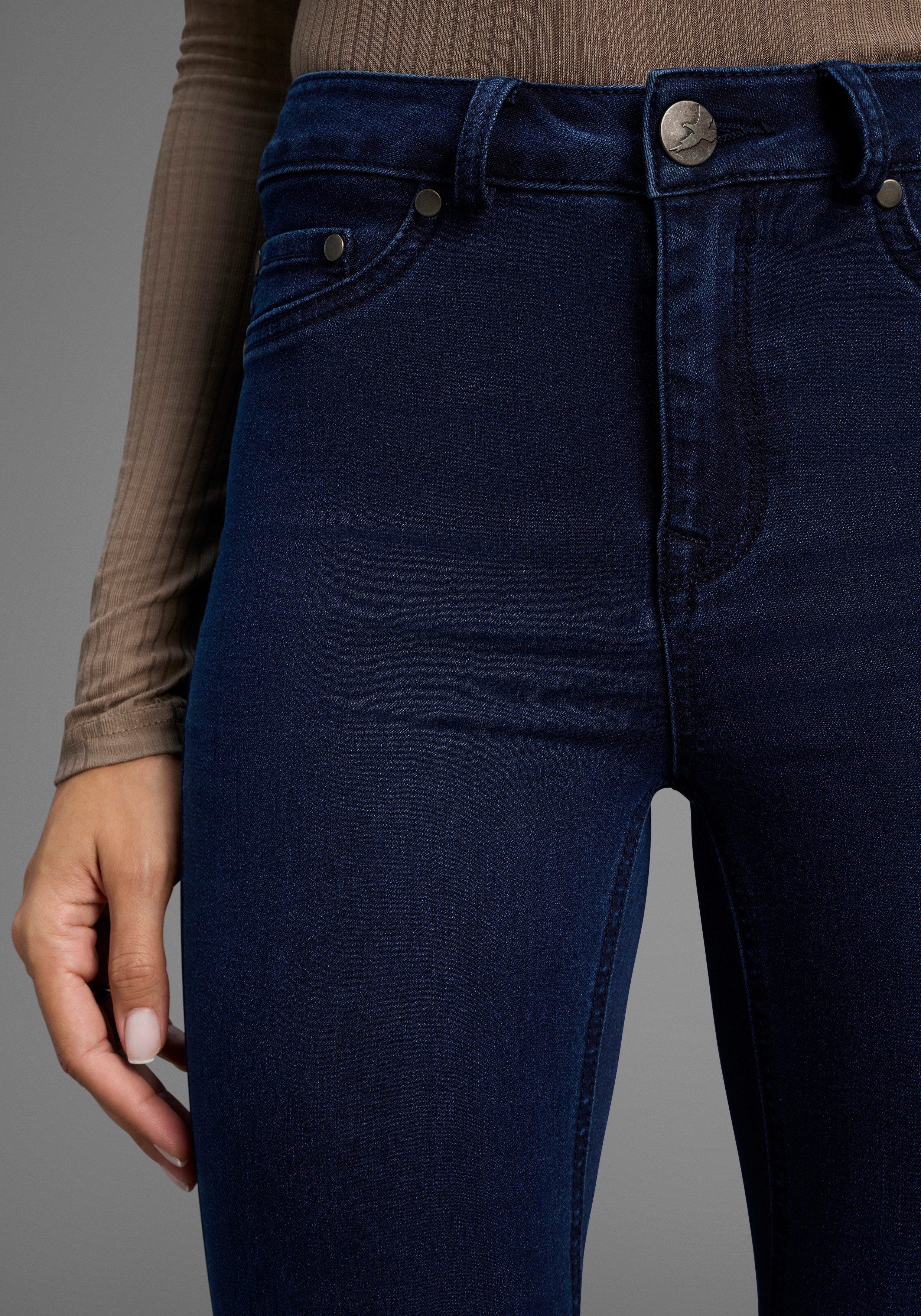 Arizona Bootcut-Jeans Ultra Stretch ausgestellte Beinform, Used-Waschung, hohe Leibhöhe
