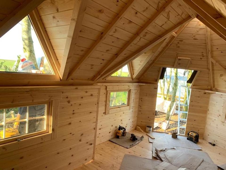 JVmoebel Grillkota Grillhaus Feuerhütte aus Holz in Grau mit integriertem Grillbereich, Made in Europe