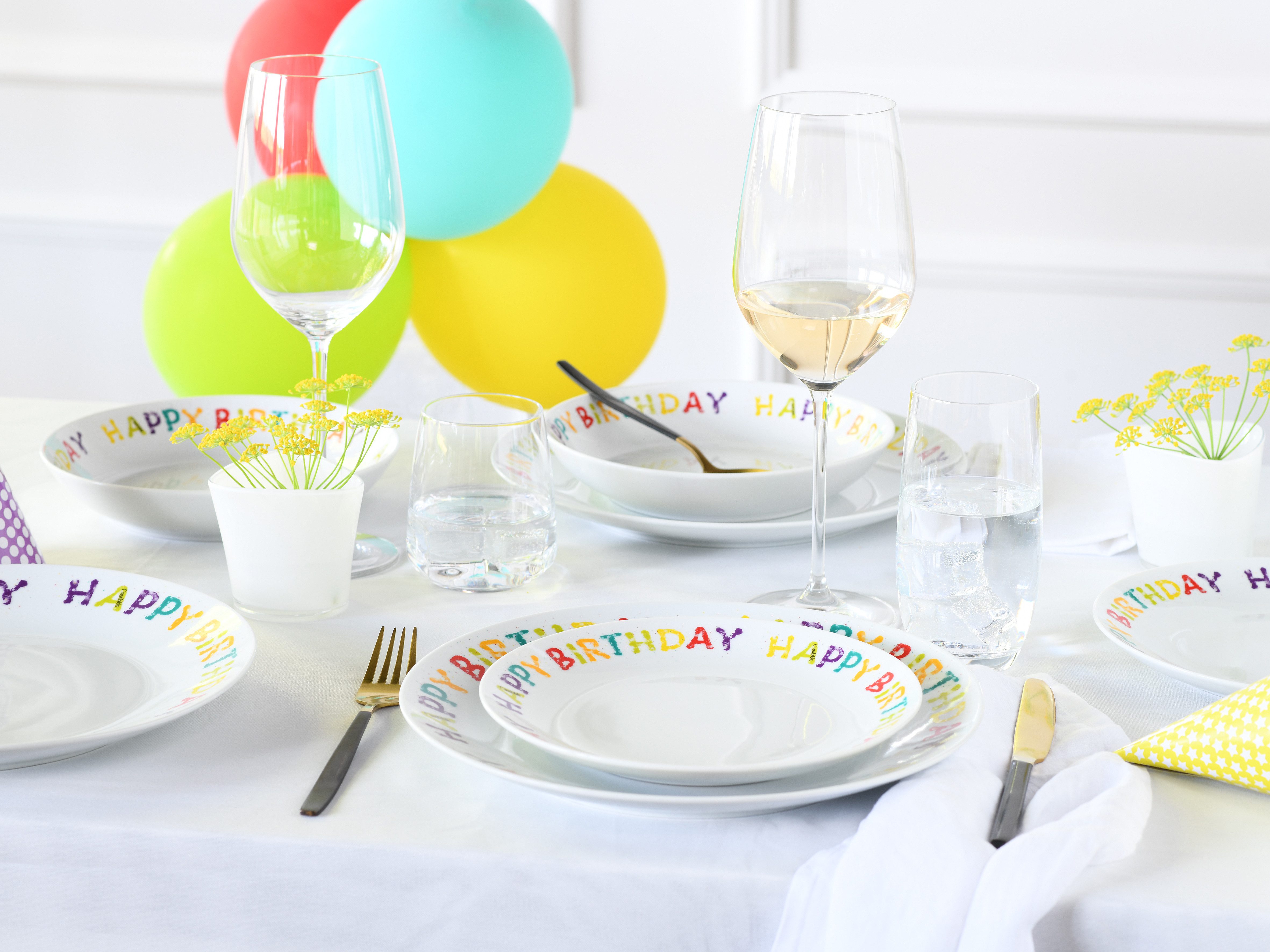 CreaTable Teller-Set Happy Birthday, Teller Set 12-tlg. (12-tlg), 4 Personen, Porzellan, Fröhliches buntes Geschirr, Für alle Geburtstagsfeierlichkeiten