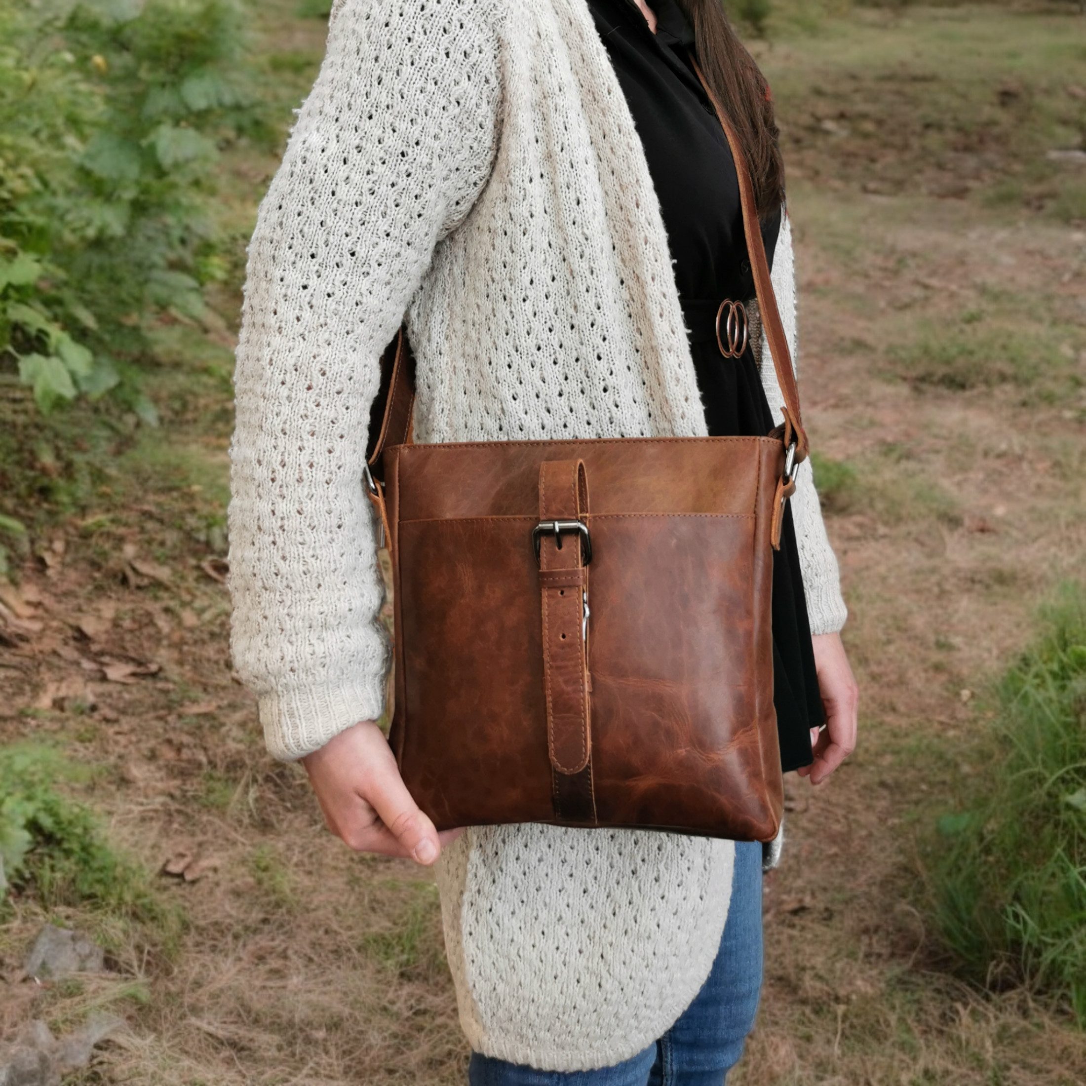 Ella Eisvogel Umhängetasche zeitlose Handtasche - echtes Büffelleder, robust & langlebig