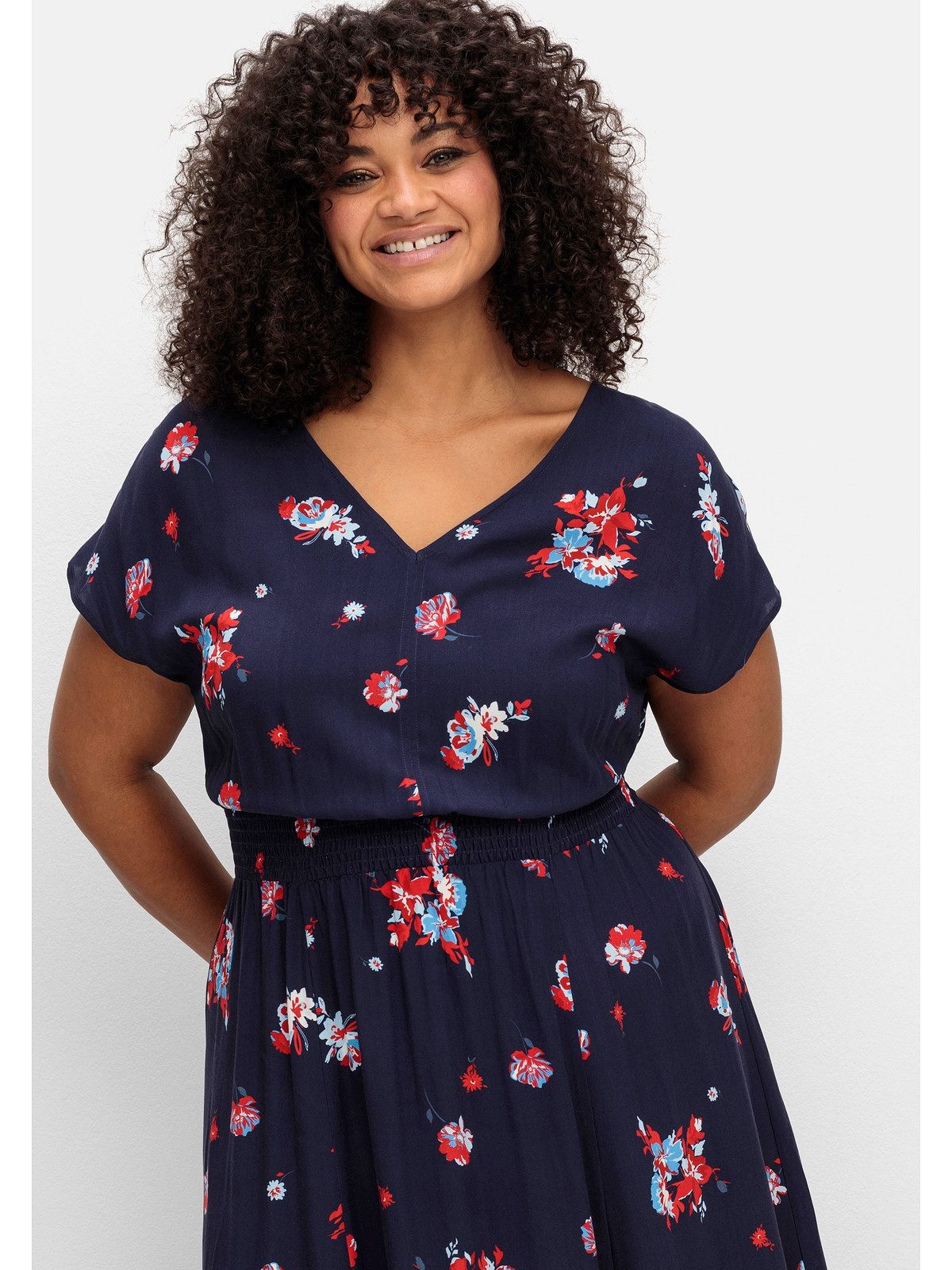 Sheego Maxikleid Große Größen mit Alloverdruck und gesmokter Taille