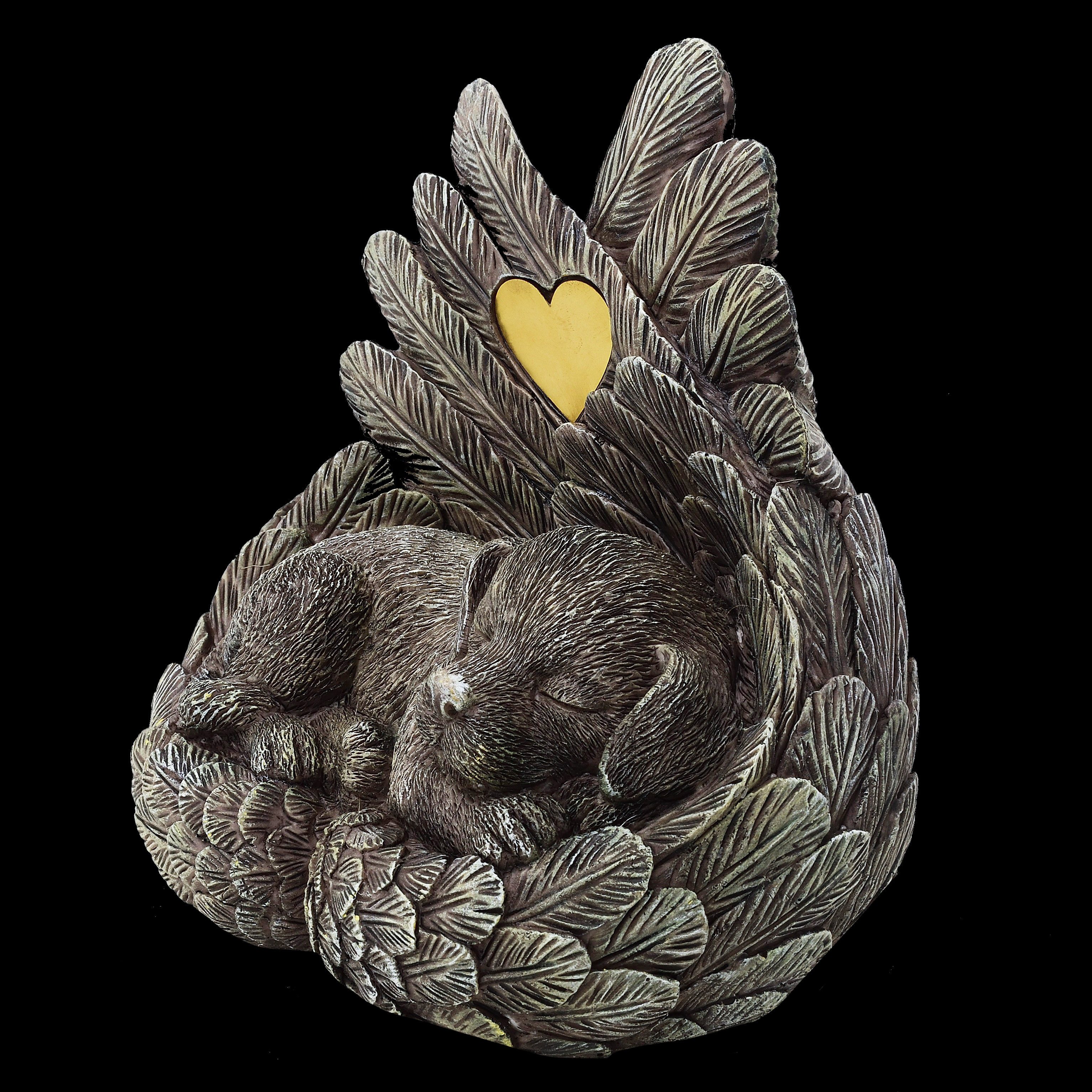 MystiCalls Tierfigur Hunde Urne Hund schläft in Engelsflügel Tierurne Hundeurne (1 St), Fassungsvolumen ca. 1,65 Liter (Hunde bis ca. 28 kg) – Bild 4 von 5