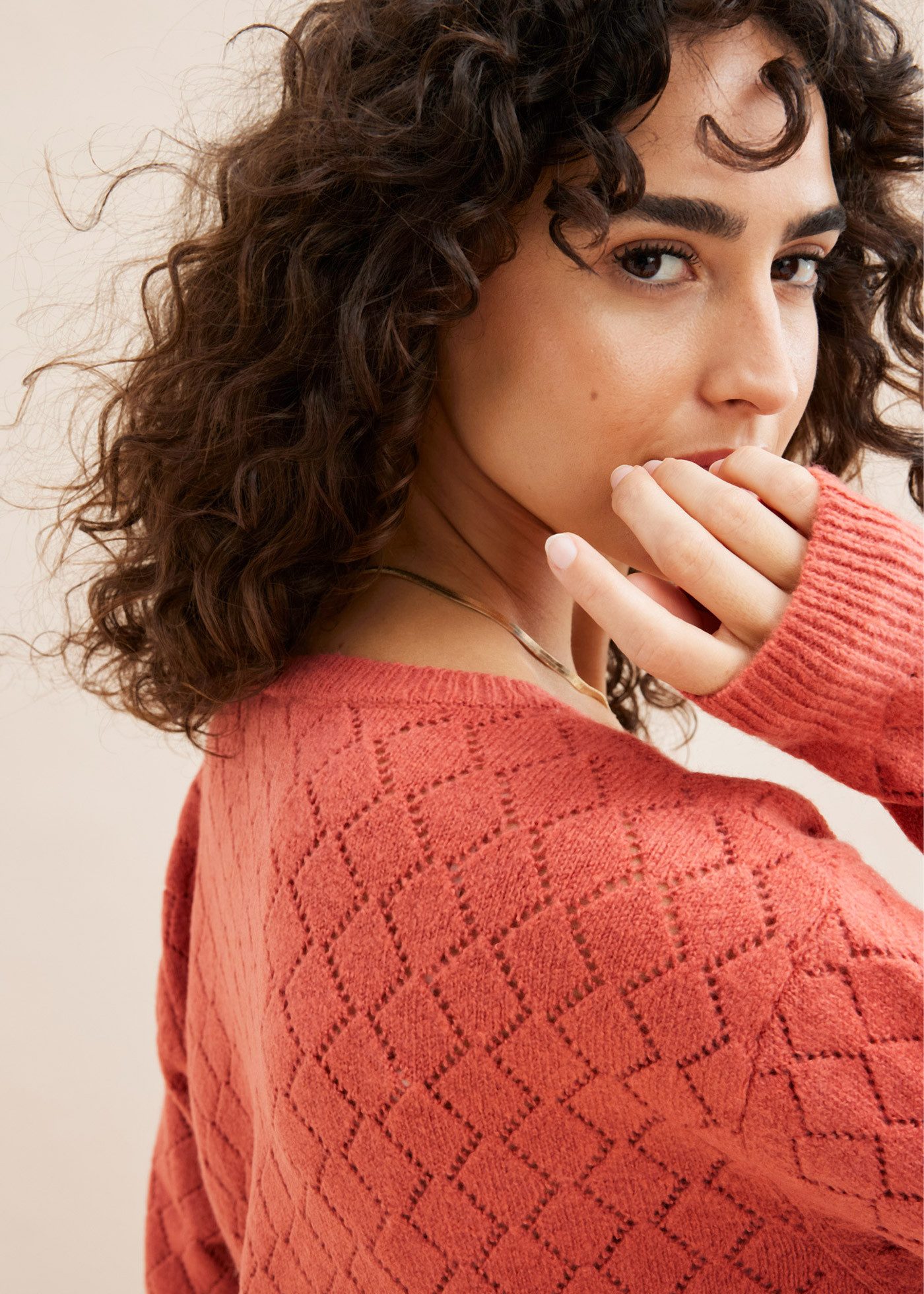 bonprix Ajourpullover bequeme Passform, mit tollem Ajour-Lochmuster, tiefer V-Ausschnitt
