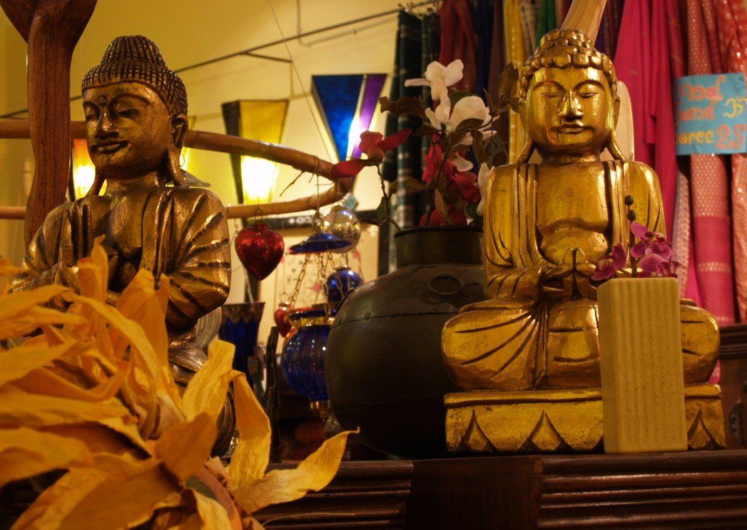 Guru-Shop Buddhafigur Statue, mit.. Holzbuddha, Buddha Handarbeit