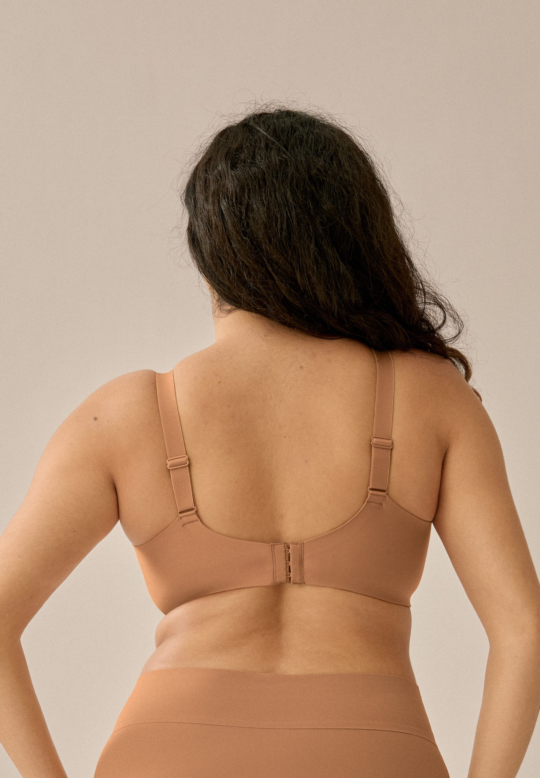 Naturana Soft-BH Smoothing flache nahtlose Abschlüsse, breites Unterbrustband, ohne Bügel, basic – Bild 4 von 5