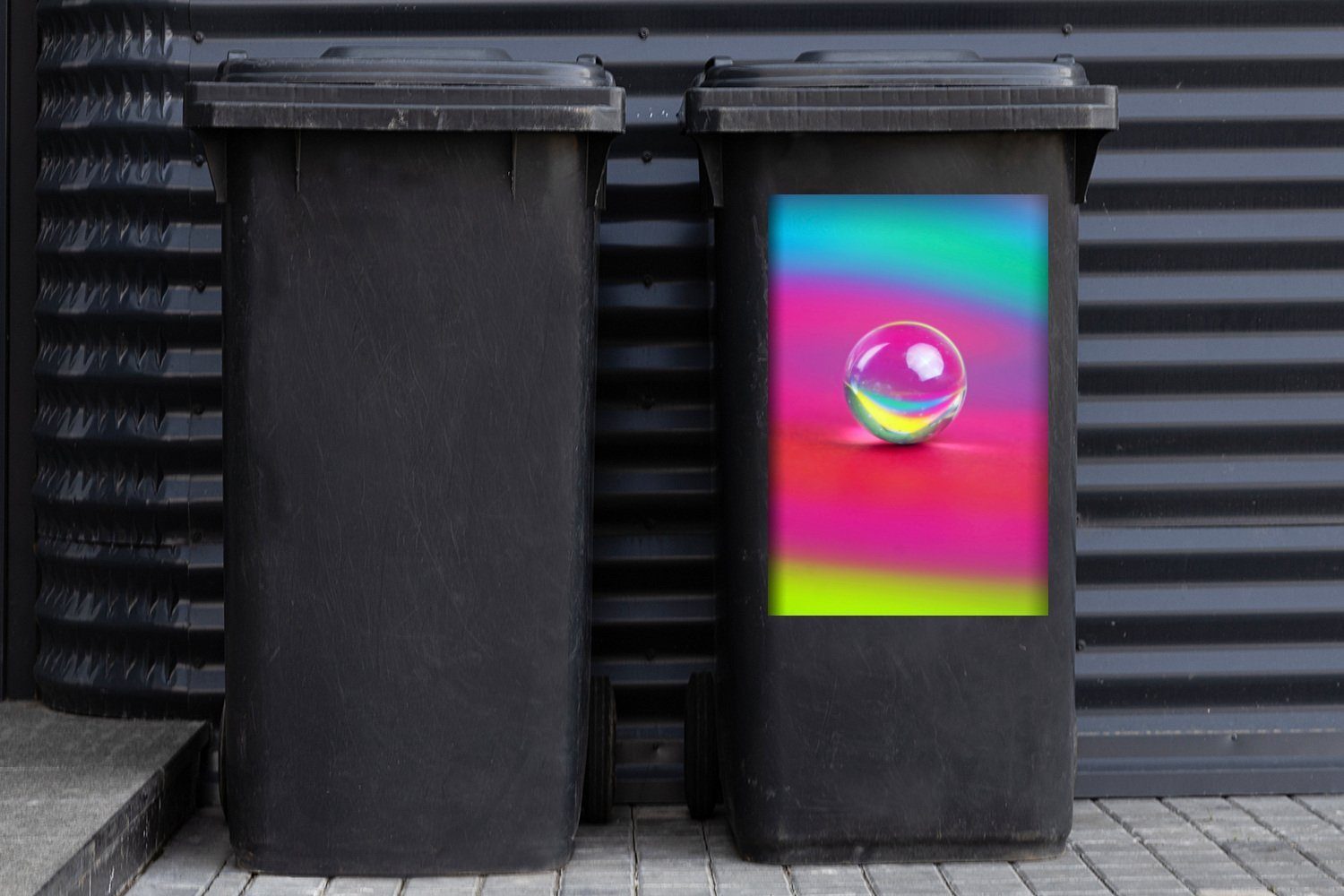 MuchoWow Wandsticker Luftblase auf Container, Abfalbehälter Sticker, Mülltonne, St), (1 Mülleimer-aufkleber, Regenbogen-Hintergrund