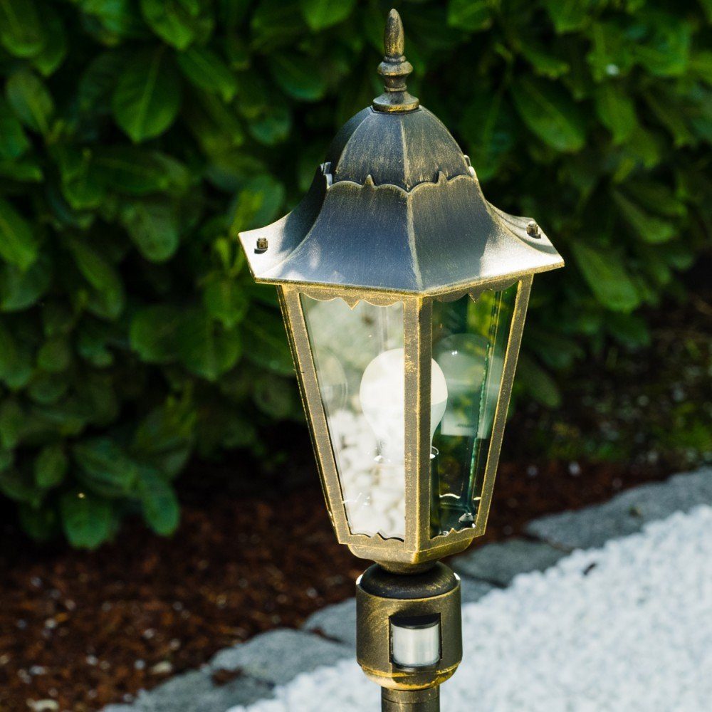 Leuchtmittel, in ohne E27, Schwarz/Gold Gartenlampe, Außenleuchte, Außen-Stehlampe Aluguss hofstein m. »Riano« Milchglas-Scheiben, Bewegungsmelder IP44,