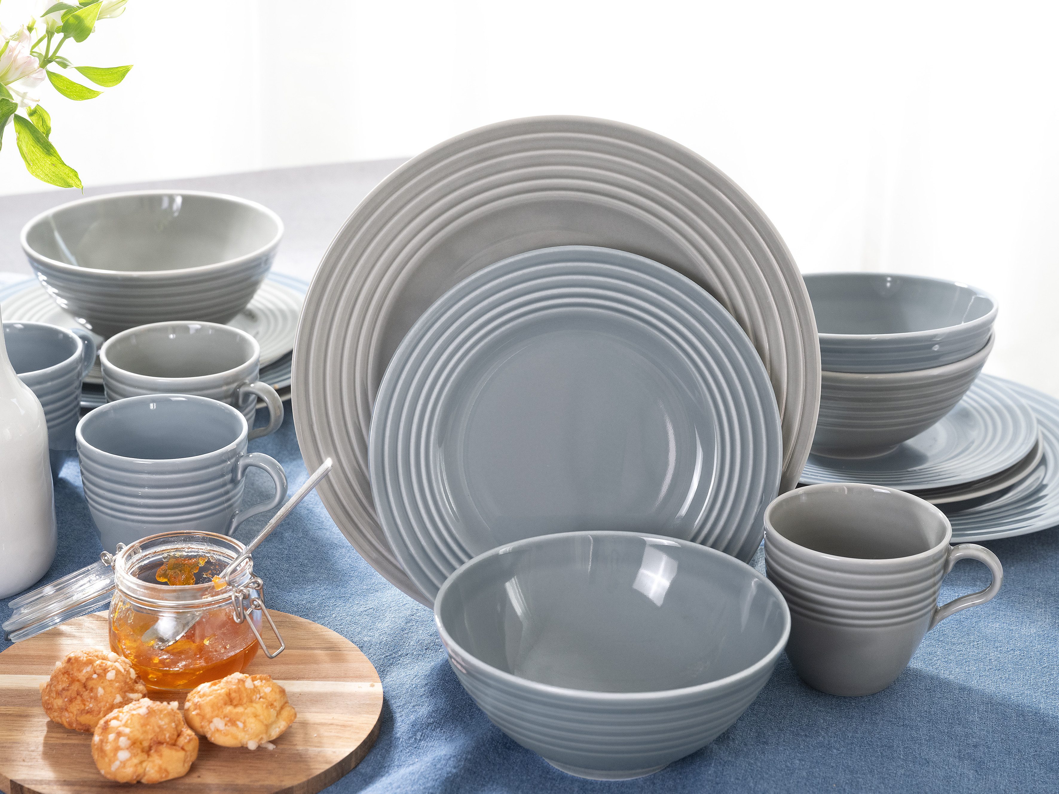 CreaTable Kombiservice Geschirr-Set Stripes Colors (16-tlg), 4 Personen, Porzellan, Service, umlaufendes Rillenrelief, 16 Teile, für 4 Personen