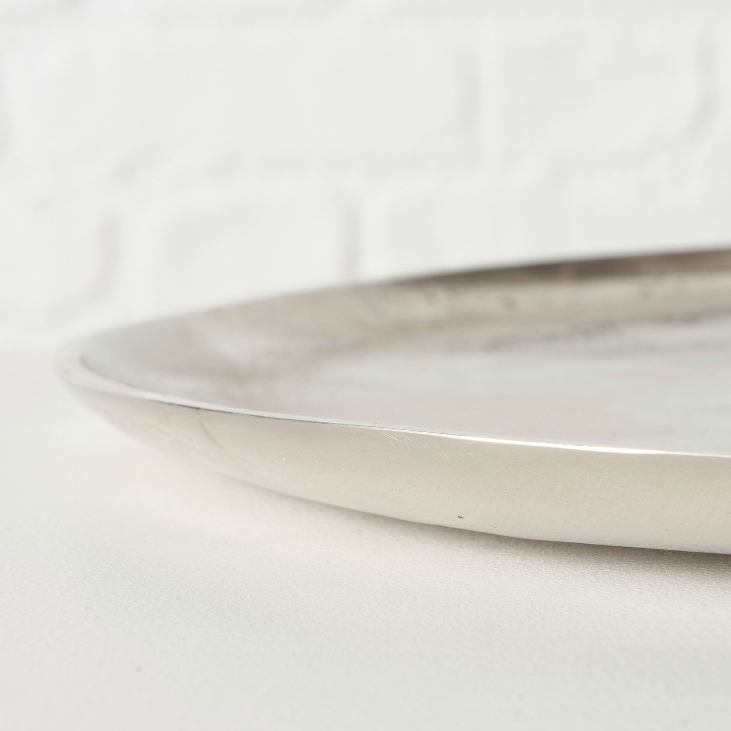 BOLTZE GRUPPE GmbH Dekotablett PHÖNIX, Ø 43 cm, Silbergrau, Aluminium (1 St), vernickelt