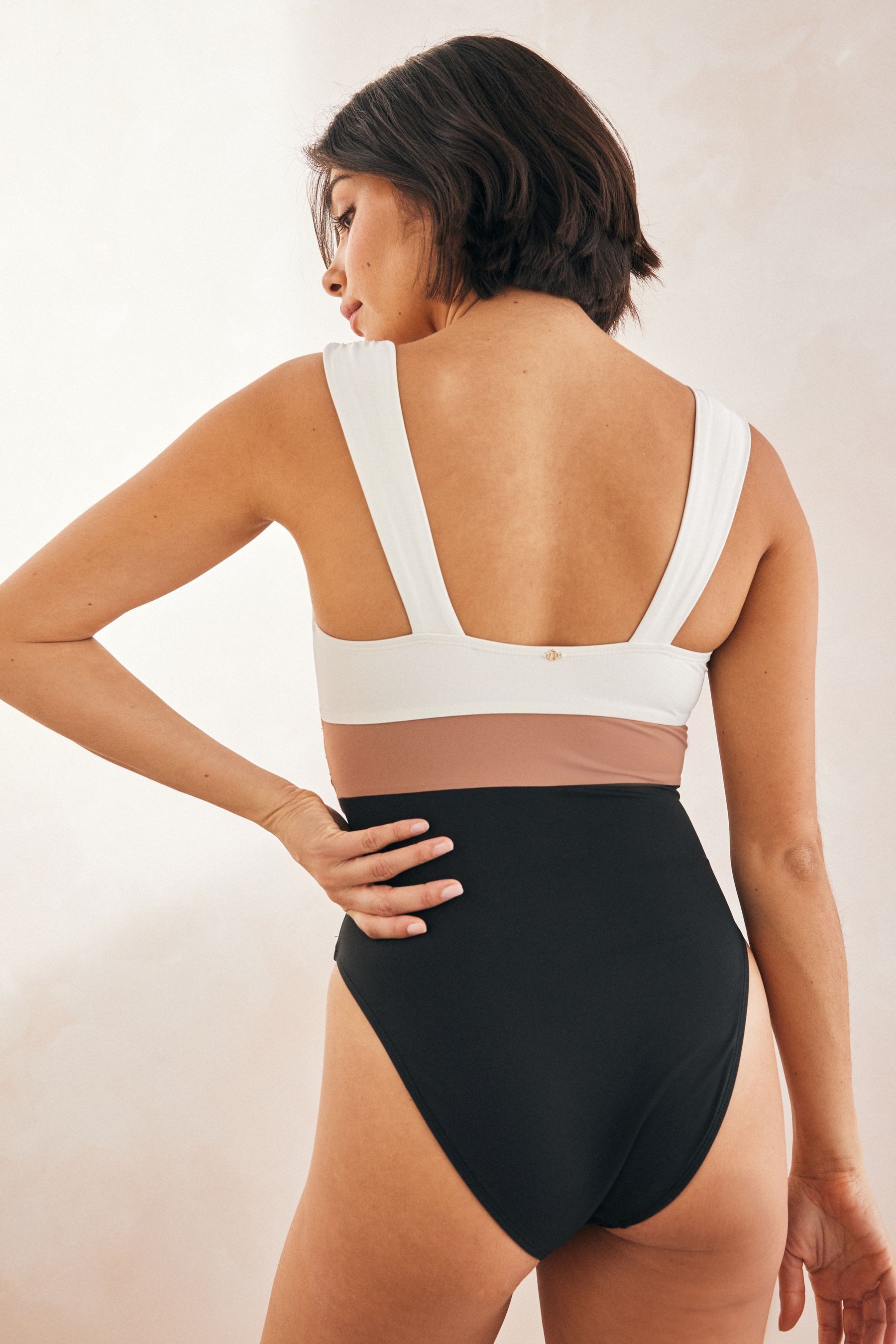 Next Badeanzug Tief ausgeschnittener, bauchformender Badeanzug (1-St) günstig online kaufen