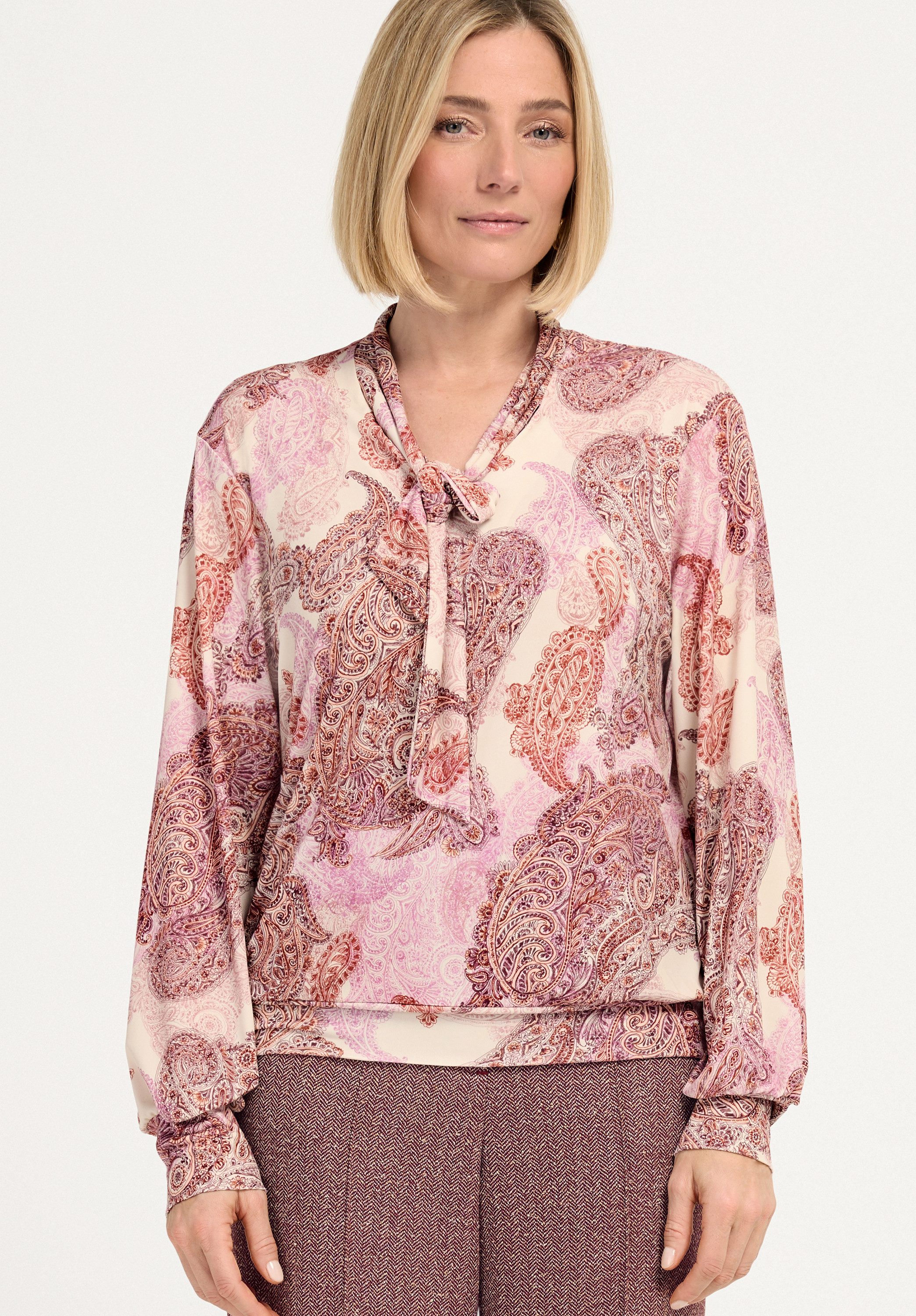 bianca Langarmshirt KAYLA in modernem Paisley-Dessin mit Schluppe