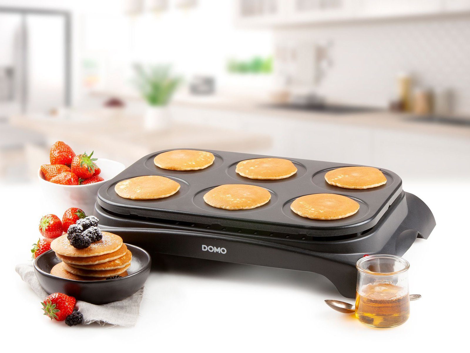 Domo Crêpesmaker, 1000 W, Ø 11.5 cm, 6 süße salzige Pancake Pfannkuchen  selber machen Crepes-Eisen Creperie, Backplatte mit erhöhten Rand um ein  Überlaufen des Teigs zu verhindern