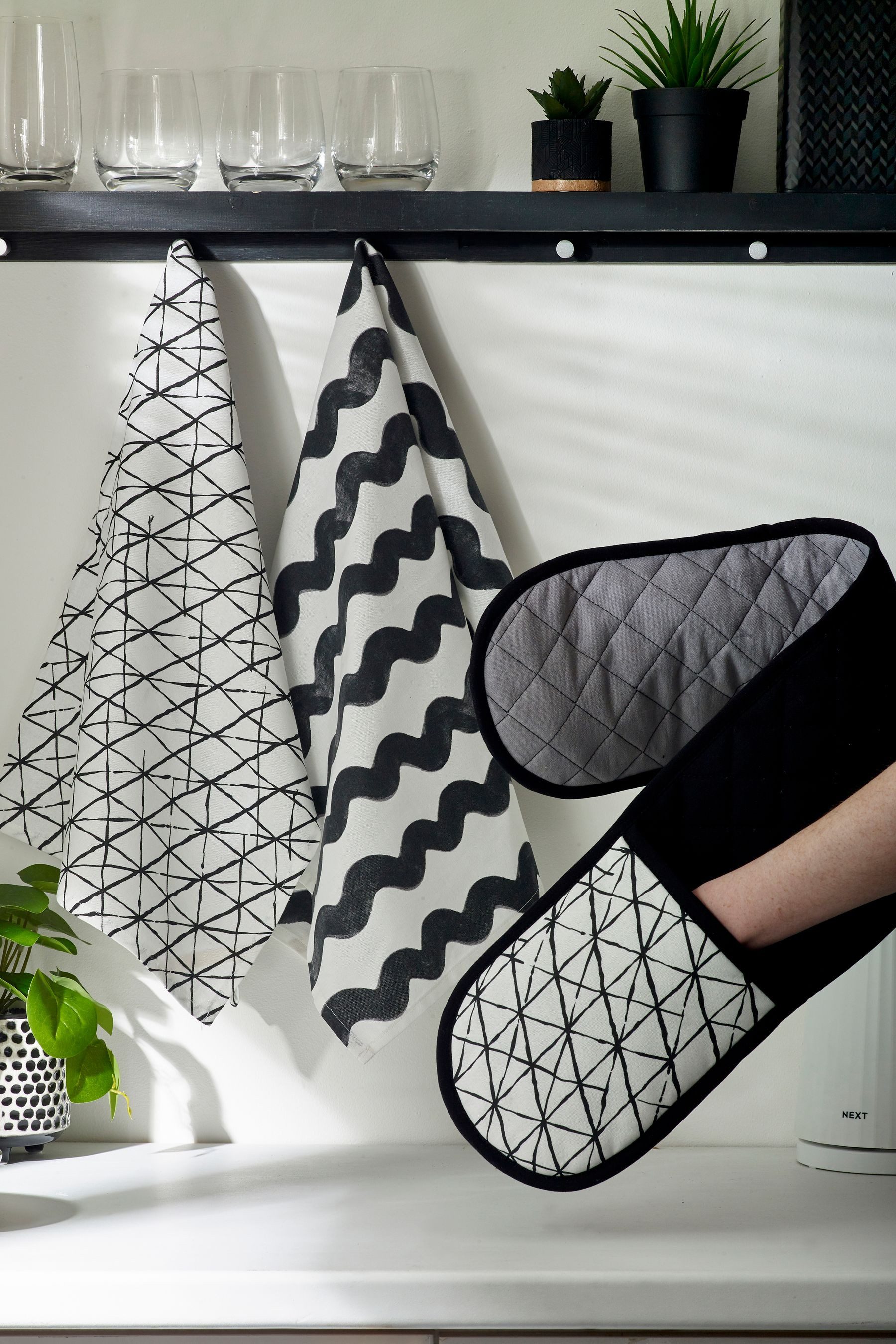 Next Geschirrtuch Bedrucktes Geschirrtuch und Ofenhandschuh, 3er-Set, (2-tl günstig online kaufen