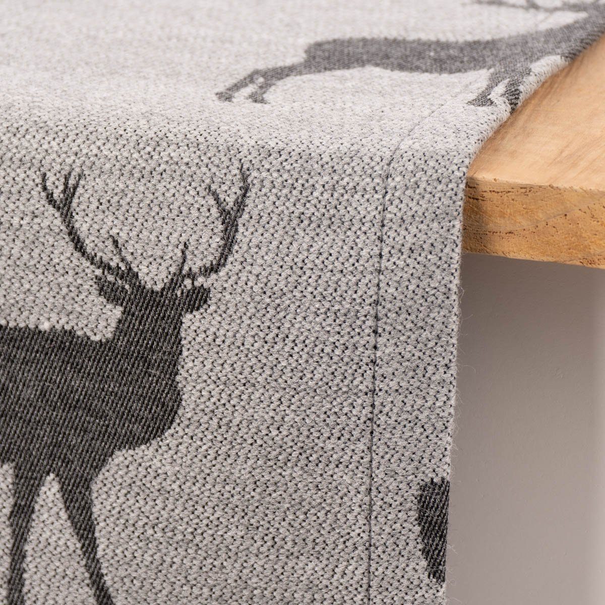SCHÖNER LEBEN. Tischläufer Jacquard Cosy Hirschen grau dunkelgrau, handmade