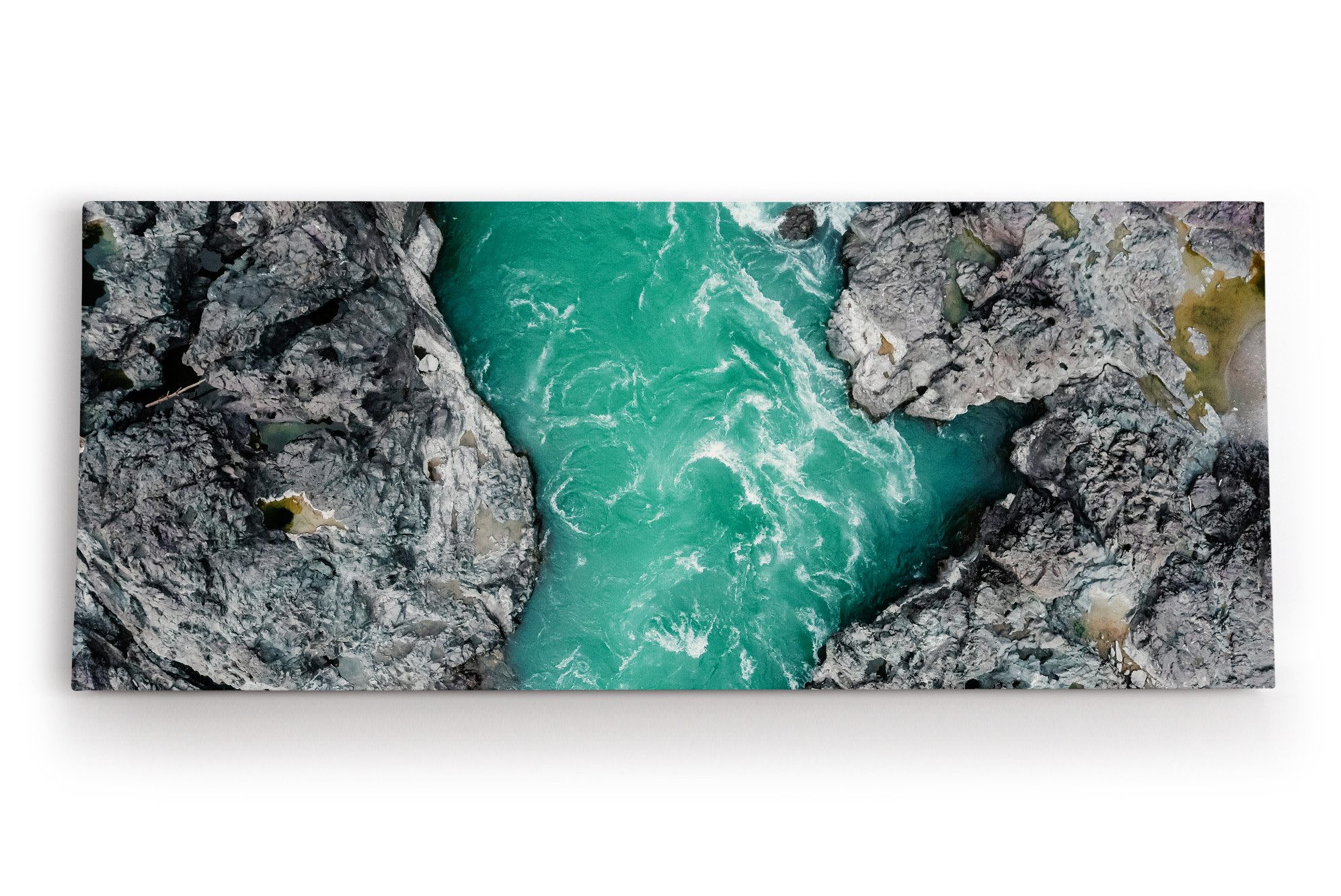 Leinwandbild Wilder Bergfluss aus der Vogelperspektive Luftausnahme