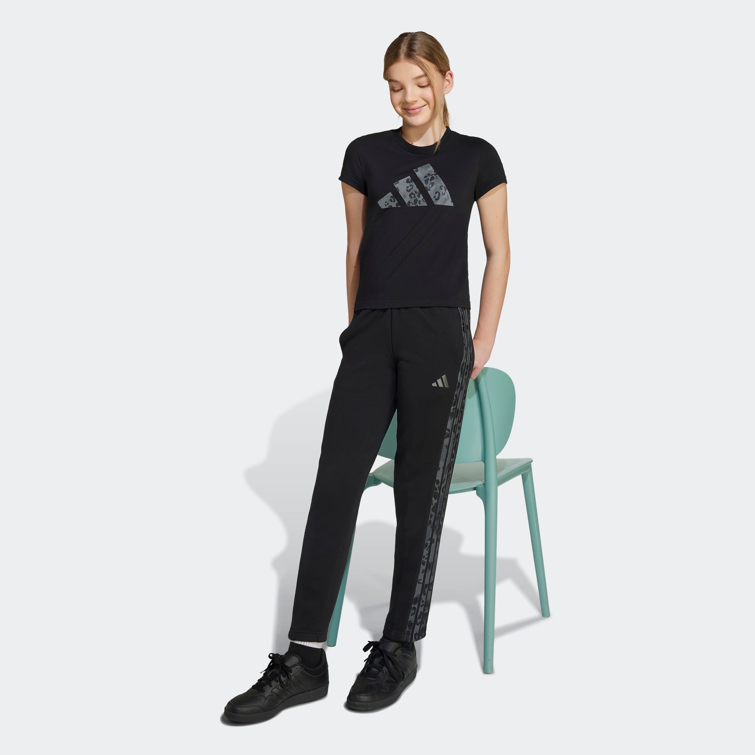 adidas Sportswear T-Shirt G ANML SJ BL T mit Rundhalsausschnitt, ohne Verschluss, mit Animalprint