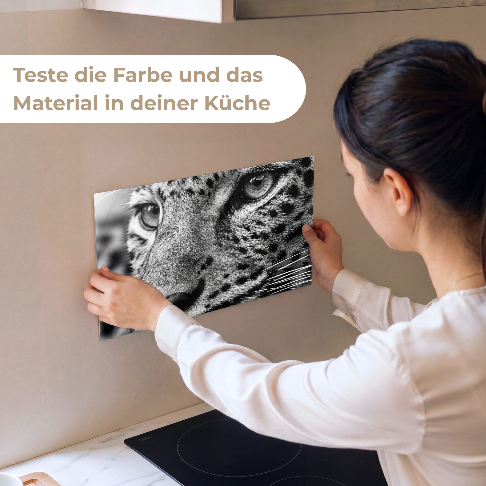 KitchenYeah Küchenrückwand Muster selbstklebend (keine Folie) Leopard - Schwarz - Weiß - Auge, (1-tlg), Spritzschutz, Küche, Rückwand, Küchenwand, Küchenfront, 30x20 cm