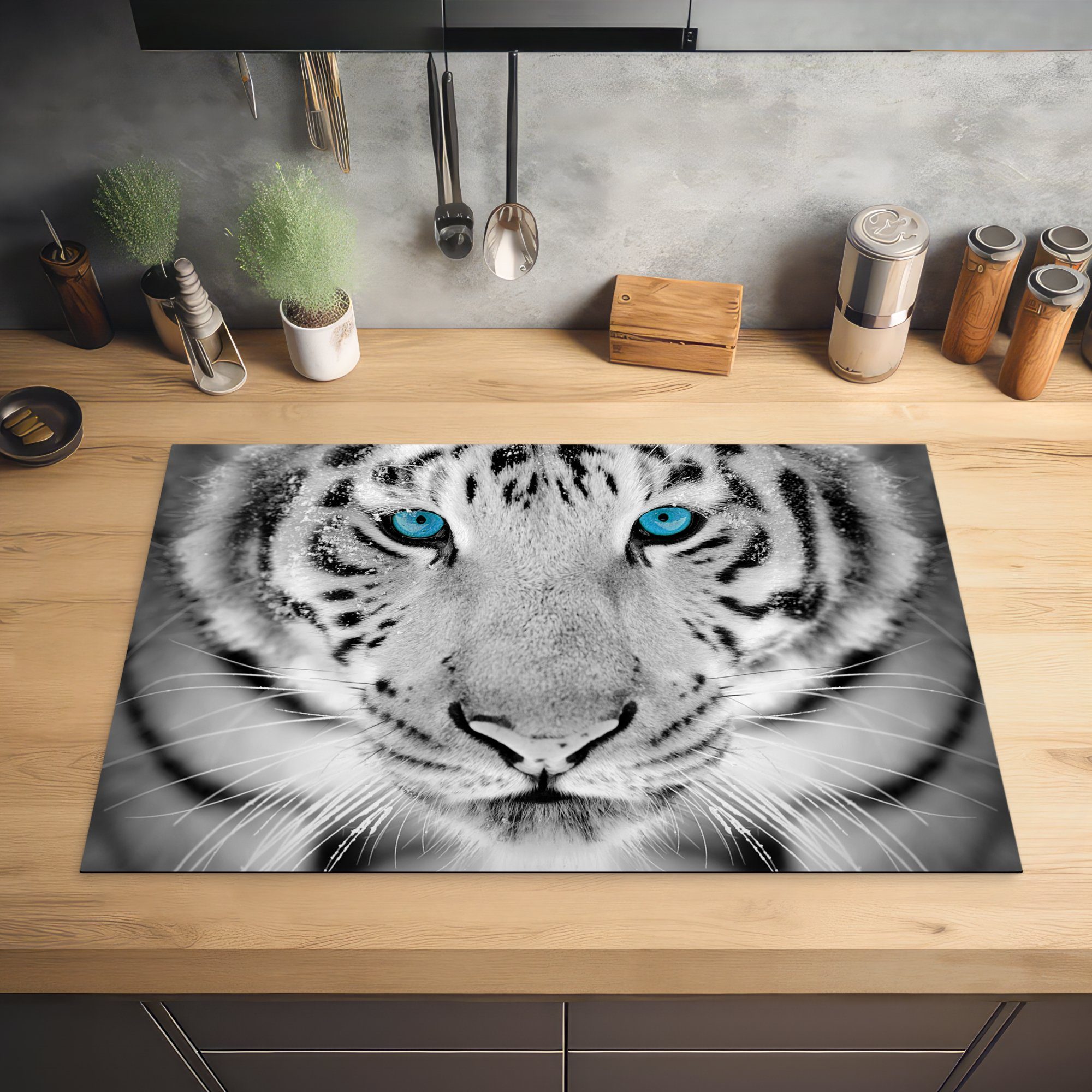 81x52 küche cm, Arbeitsplatte - für und (1 Herdblende-/Abdeckplatte Ceranfeldabdeckung, - - - Schwarz Tiere Augen Blau Vinyl, weiß, MuchoWow Tiger tlg),