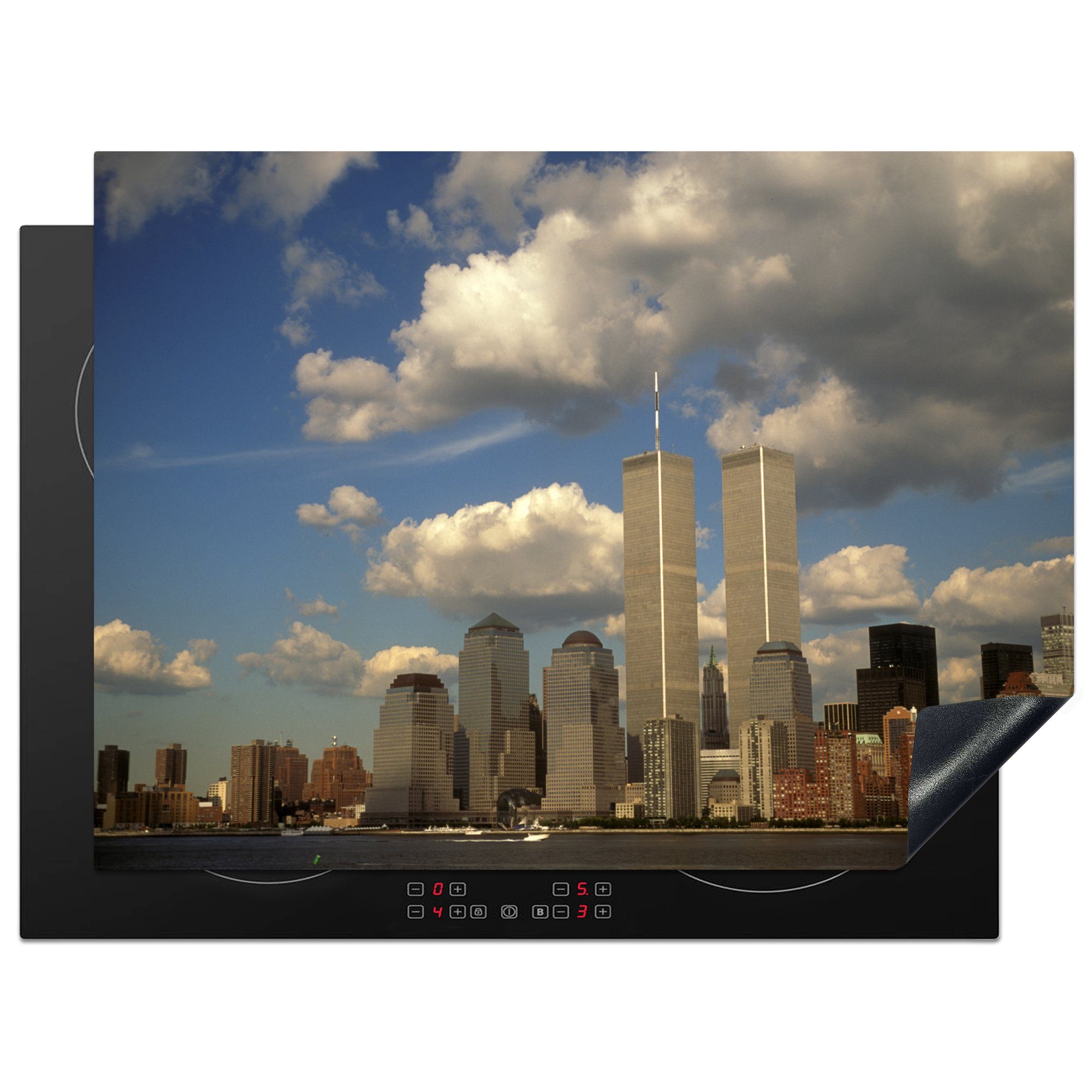 MuchoWow Herdblende-/Abdeckplatte Wolken umgeben das World Trade Center in New York, Vinyl, (1 tlg), 71x52 cm, Induktionskochfeld Schutz für die küche, Ceranfeldabdeckung
